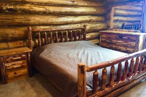 Alquiler Vacacional - Log home surrounded by woods near Upper South Long Lake