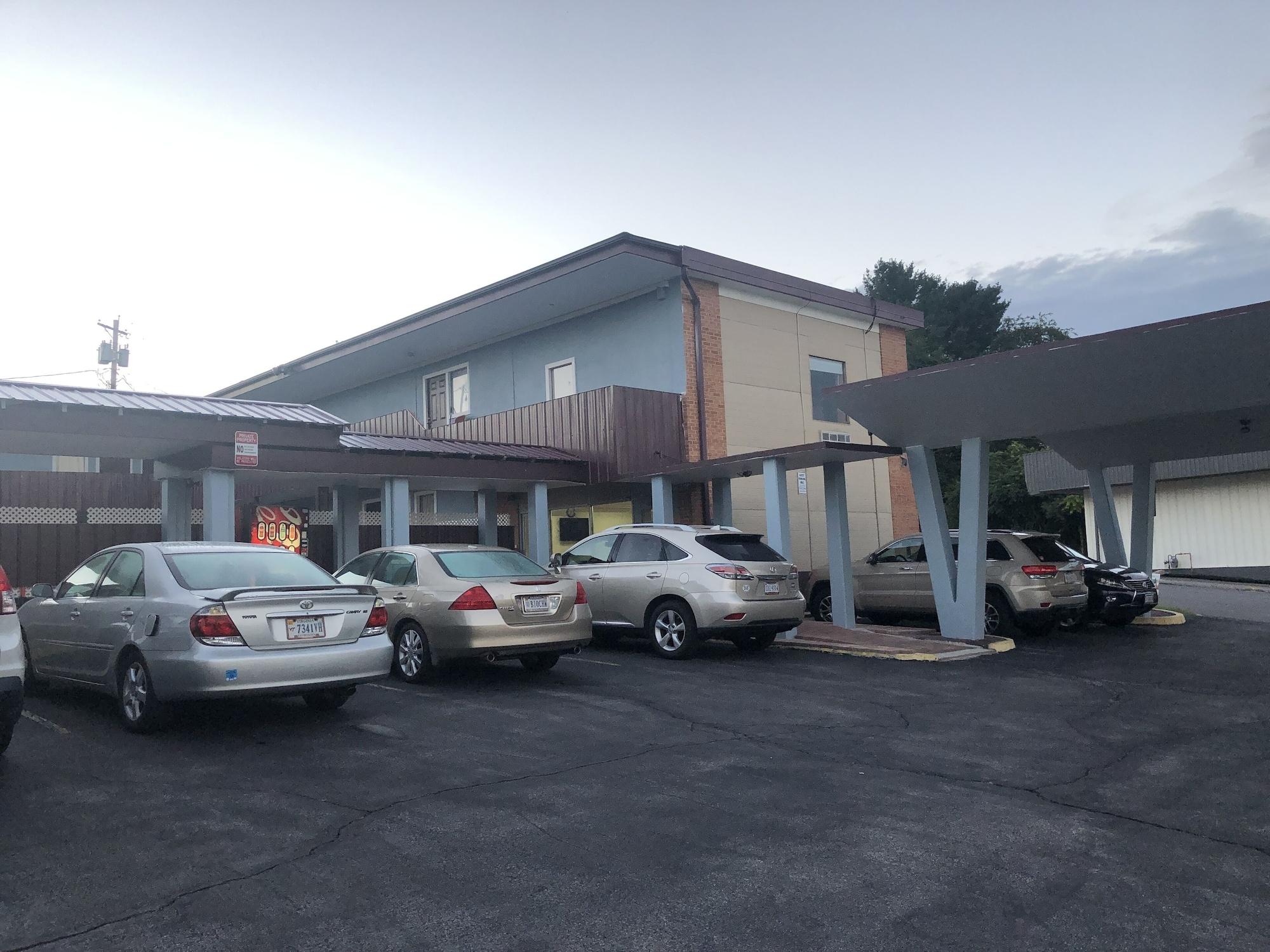 Vista Exterior Red Carpet Inn Blacksburg