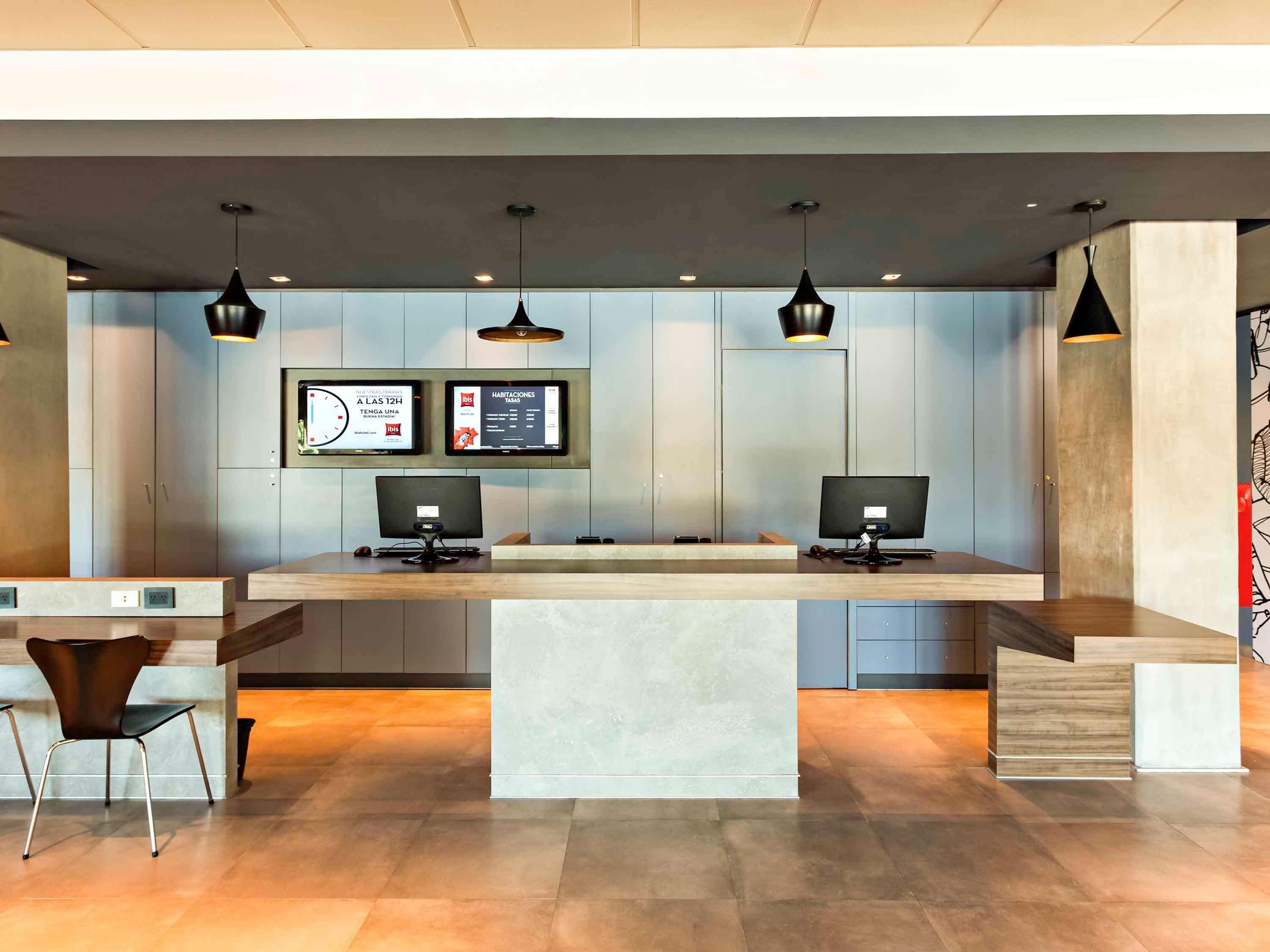 Vista Exterior Ibis Pilar