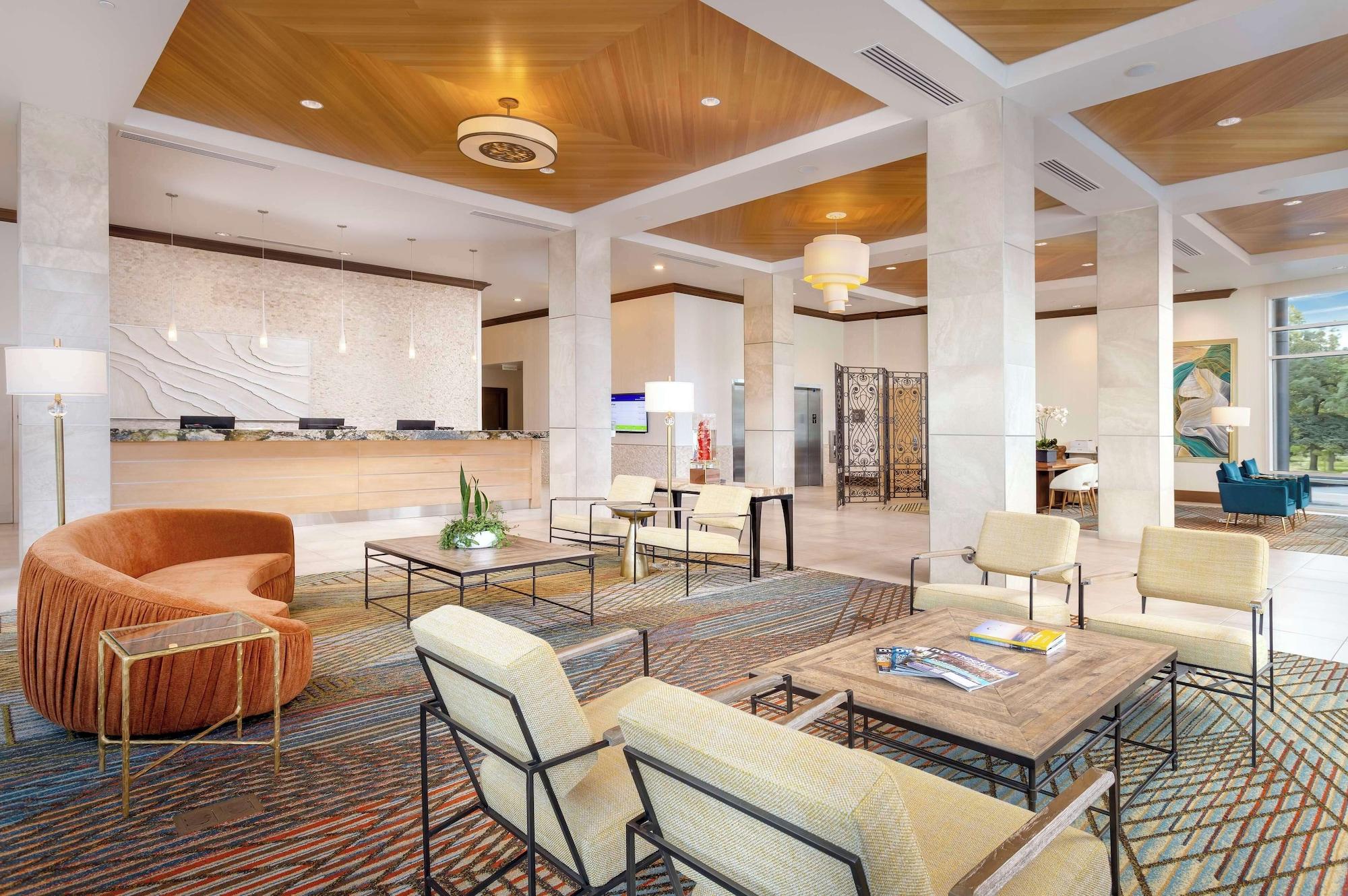 Vista Lobby DoubleTree by Hilton San Diego Bayside