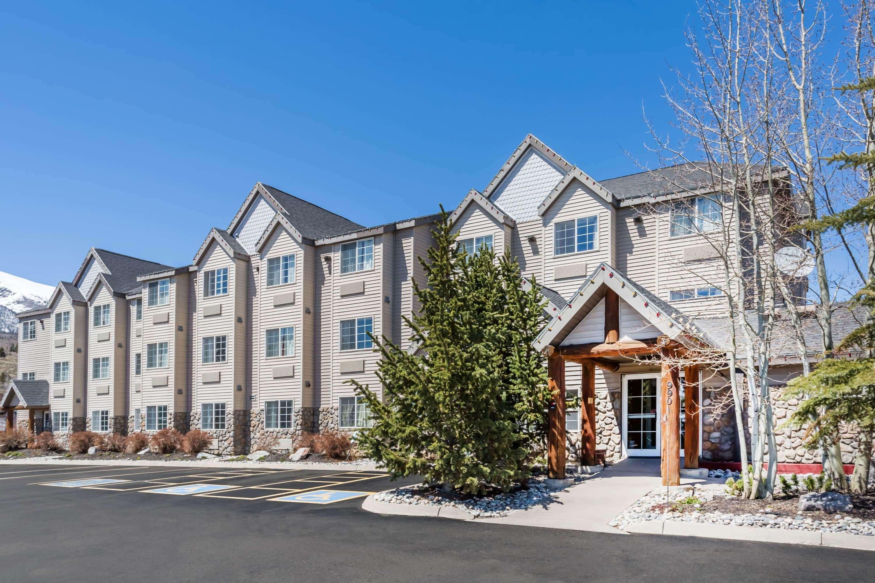 Vista Exterior Ramada by Wyndham Frisco