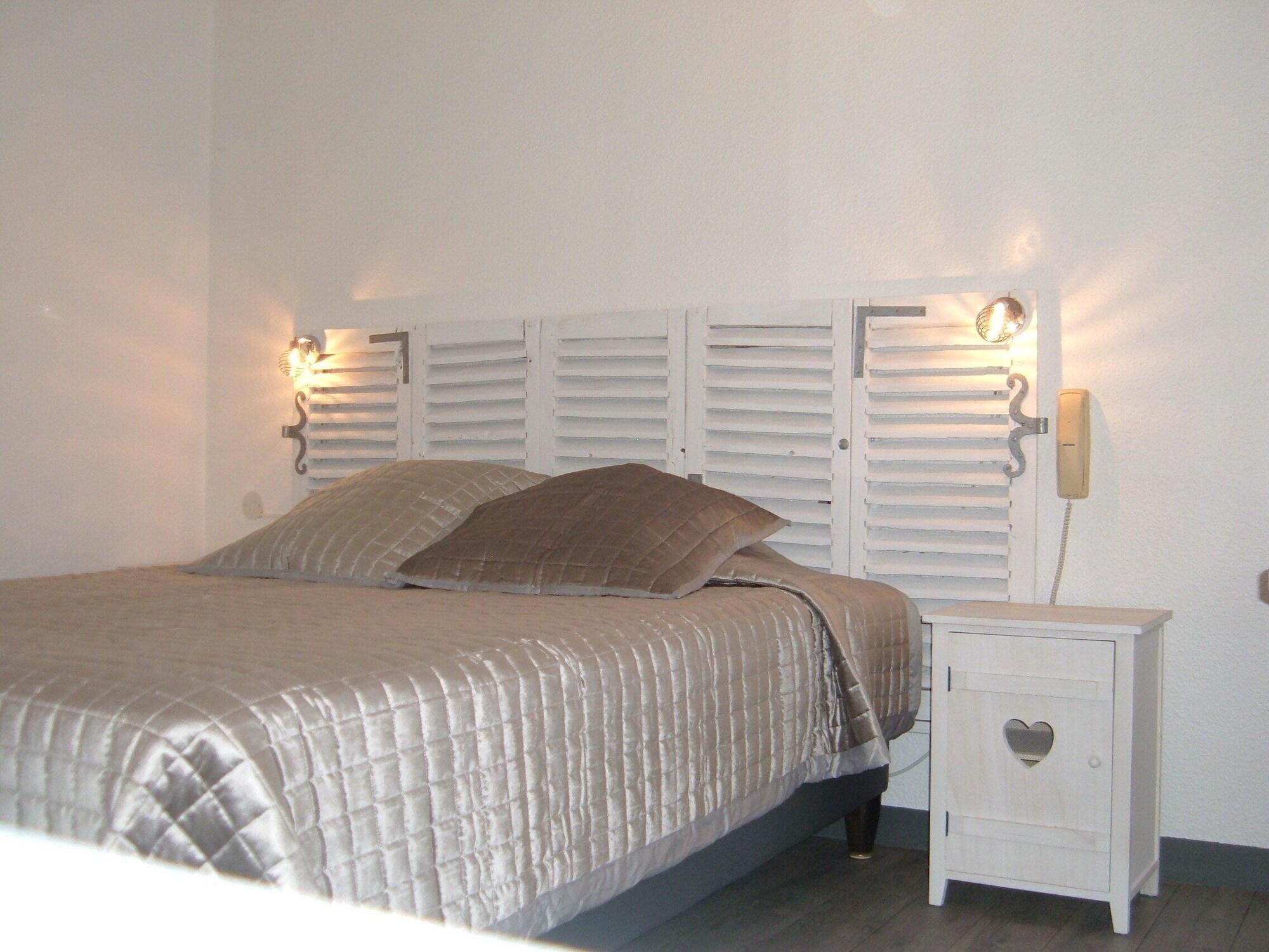 Habitación Logis Hôtel le Parasol