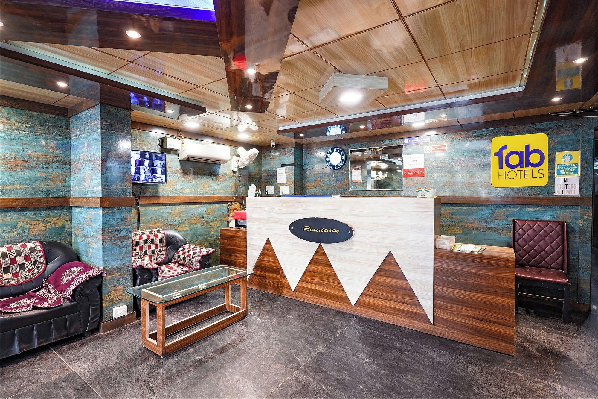 Vista Lobby Fabhotel I Residency