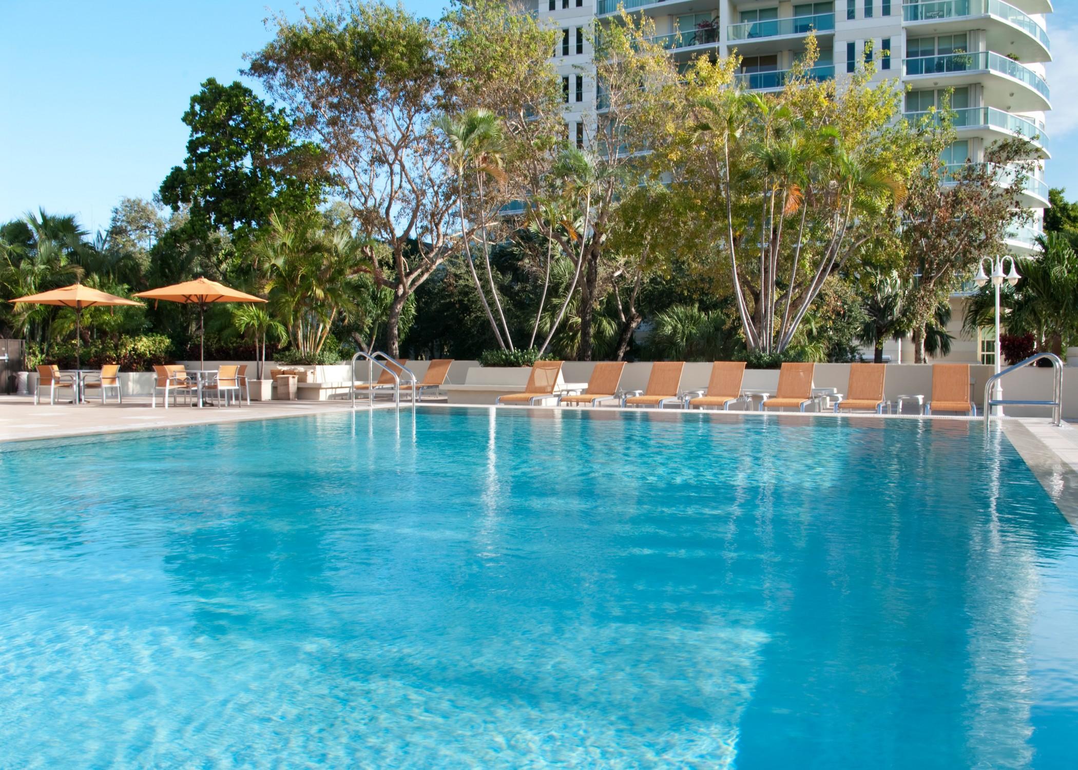 Pool view Courtyard by Marriott Miami Coconut Grove