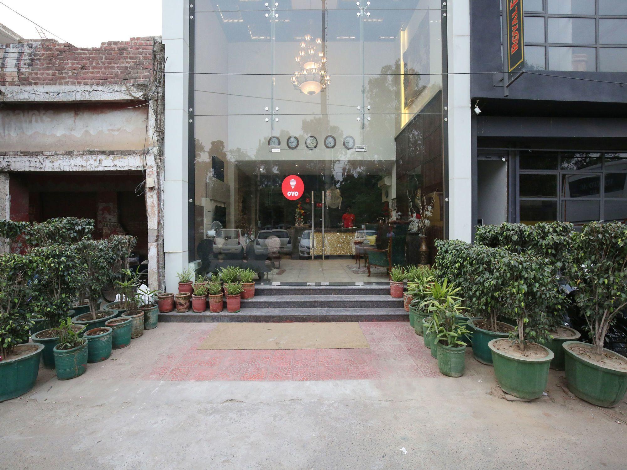 Vista Exterior OYO 9982 near Bus Stand