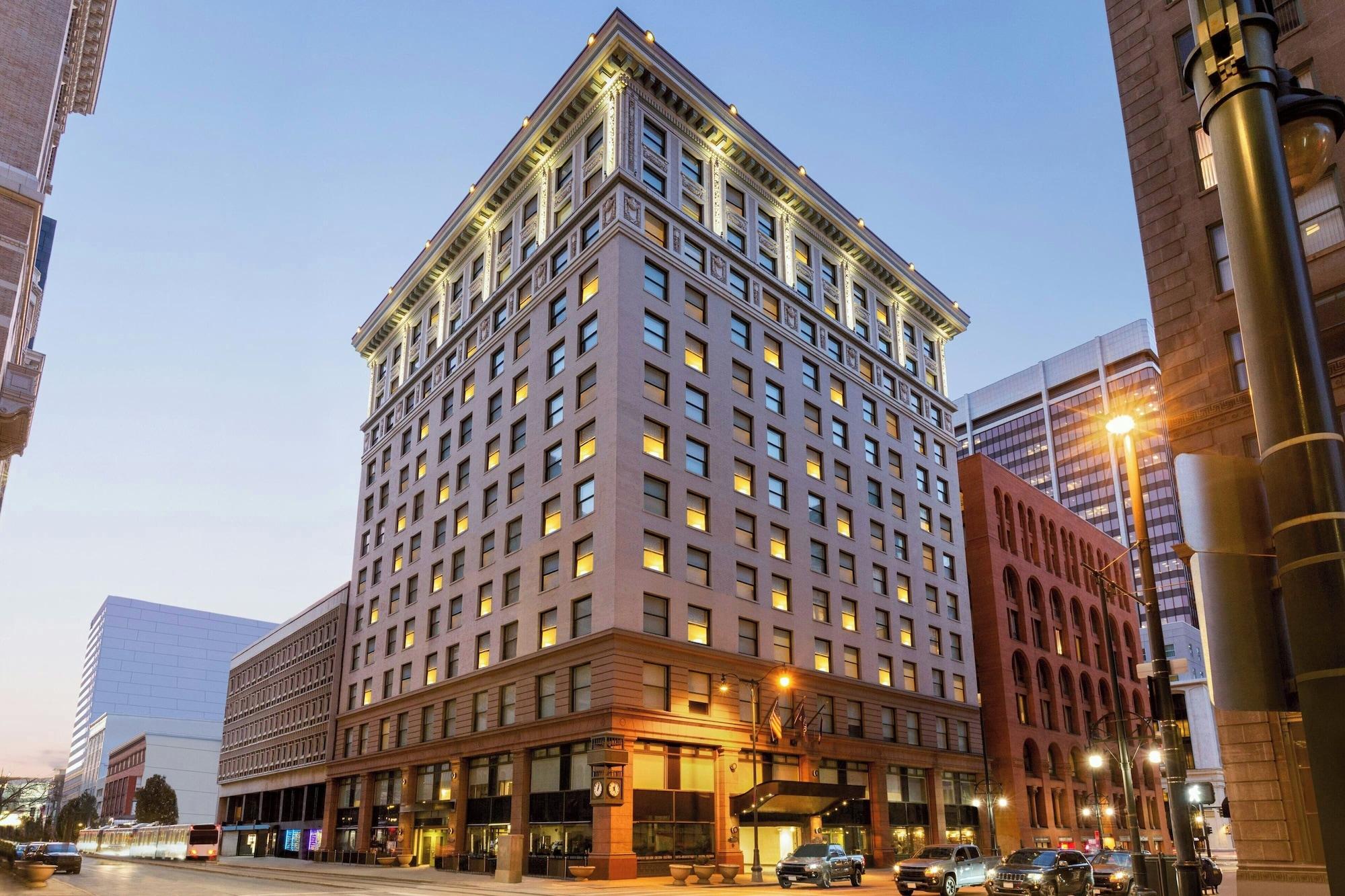 Vista Exterior Magnolia Hotel Denver, A Tribute Portfolio Hotel