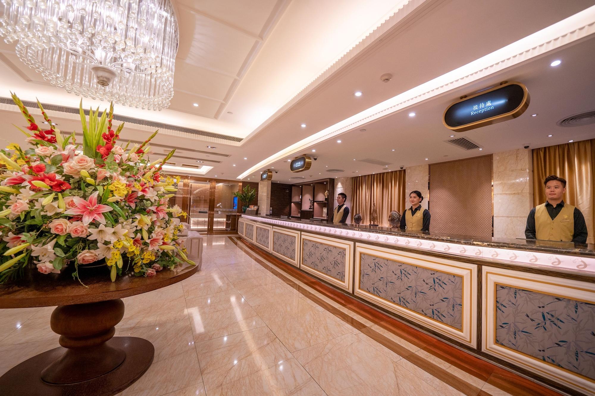 Vista Lobby Grand Dragon Hotel