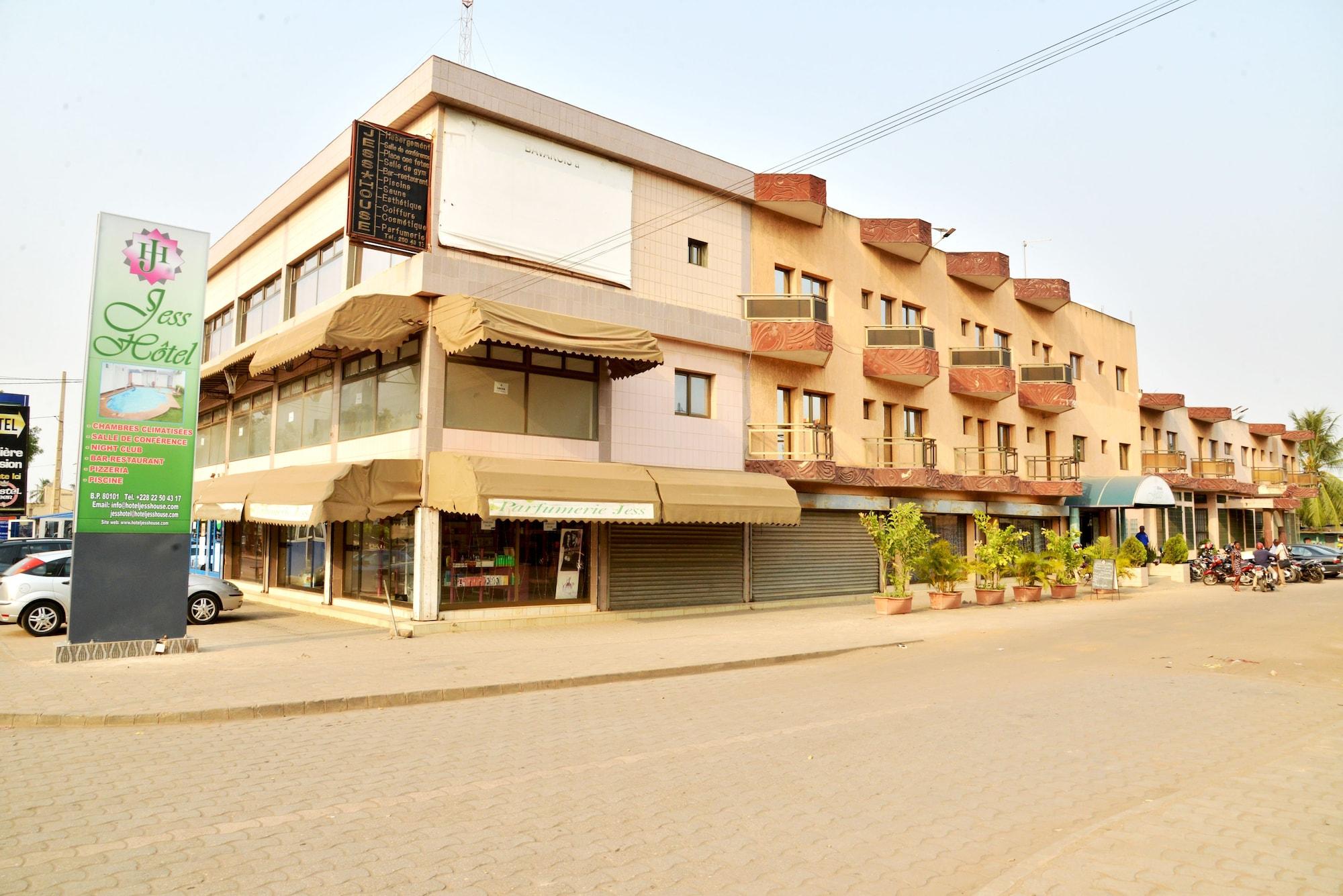 Vista Exterior Jess Hotel