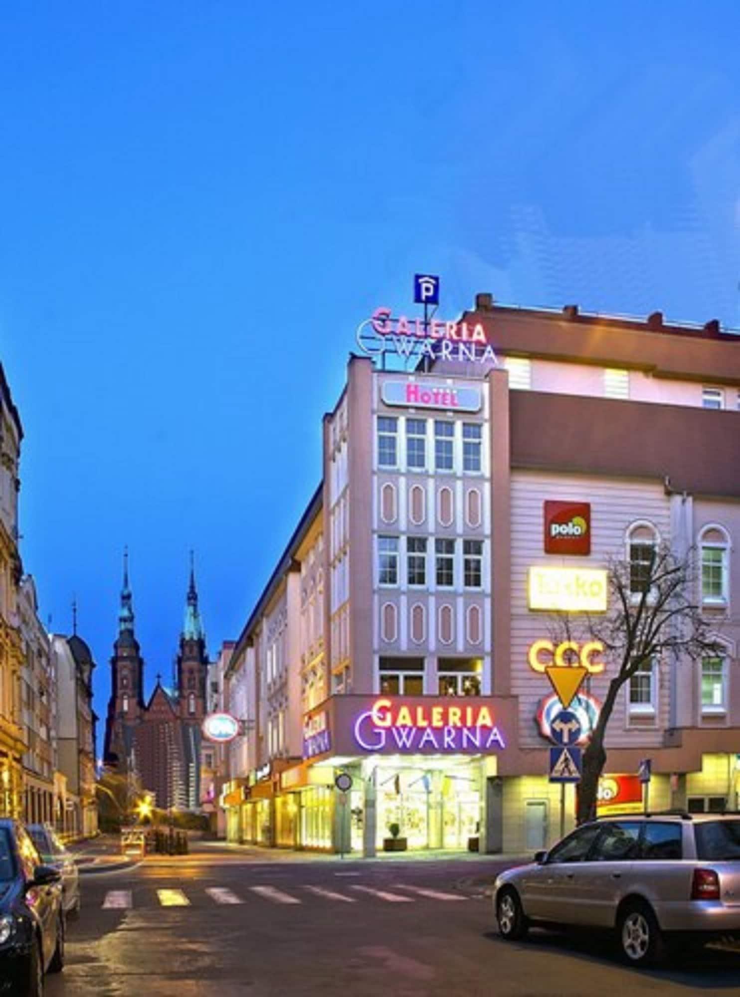 Vista Exterior Hotel Gwarna