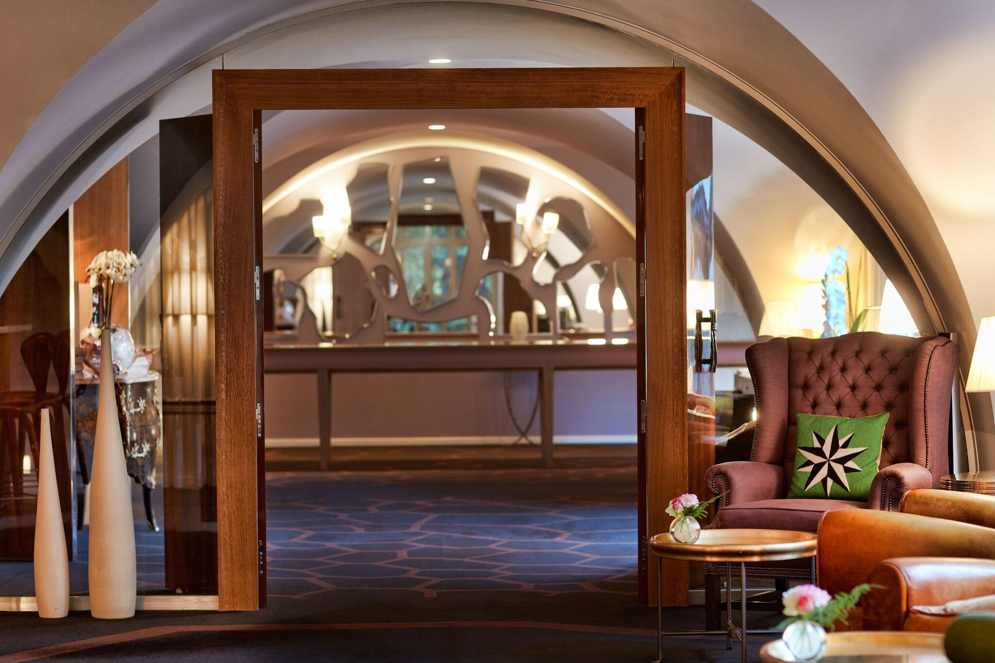 Vista Lobby Maison Pic