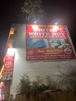 Alojamiento - Hotel White Hut