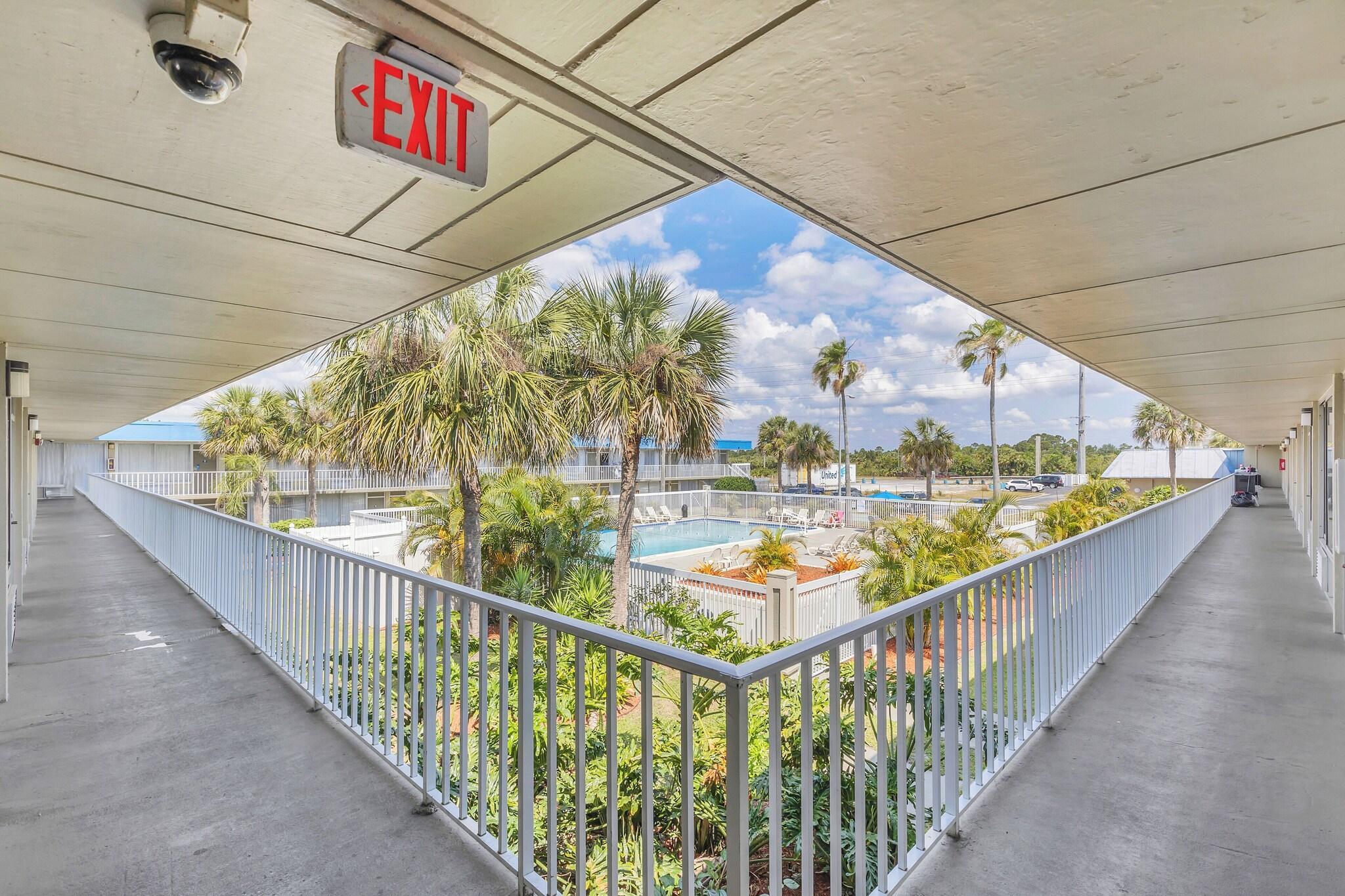Vista Exterior Days Inn by Wyndham Titusville Kennedy Space Center