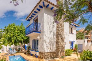 Alojamiento - Blue Castle Guesthouse
