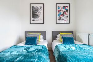 Alquiler Vacacional - Tudors eSuites Park Central Townhouse Garden and Parking
