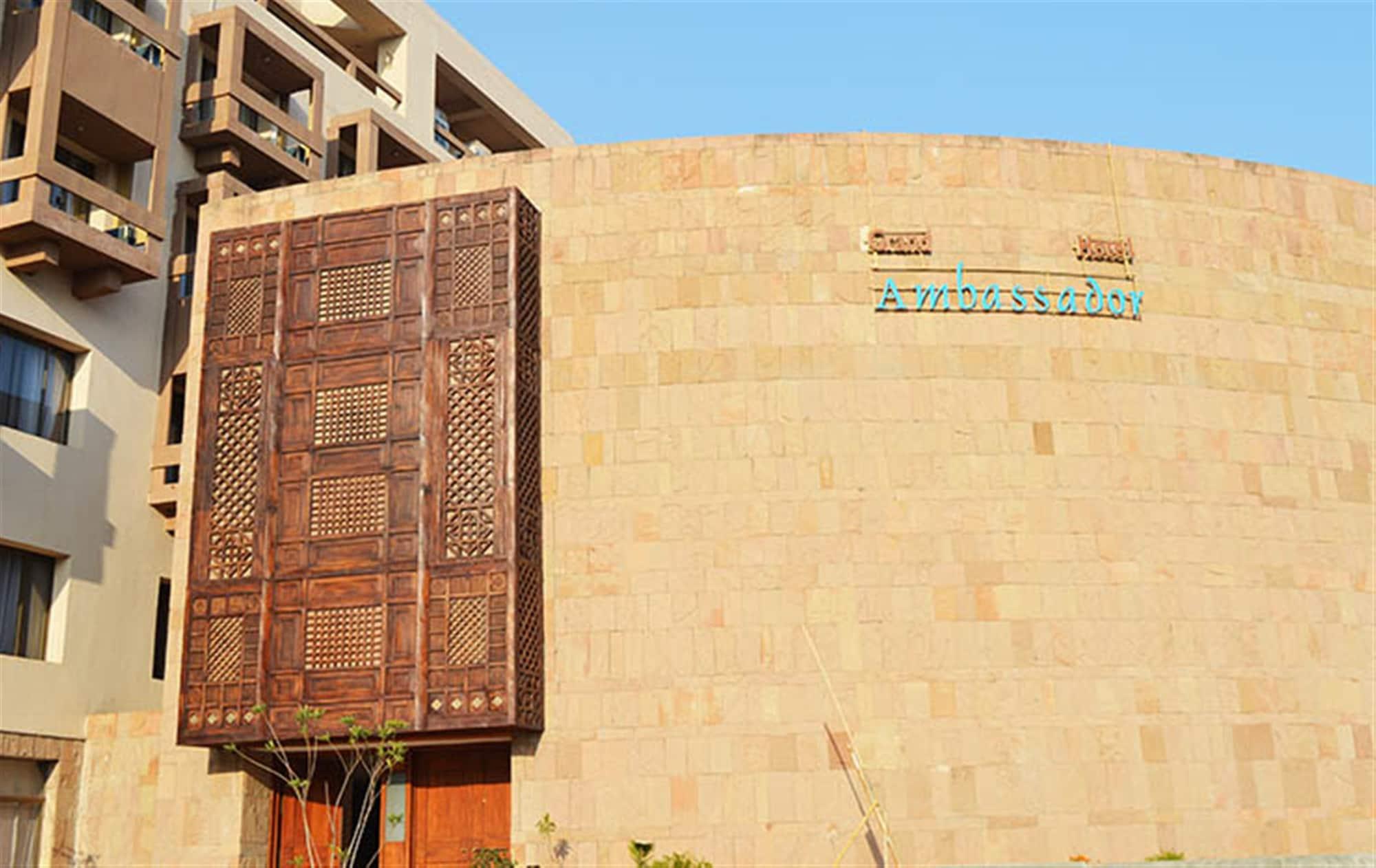 Vista Exterior Grand Ambassador Islamabad