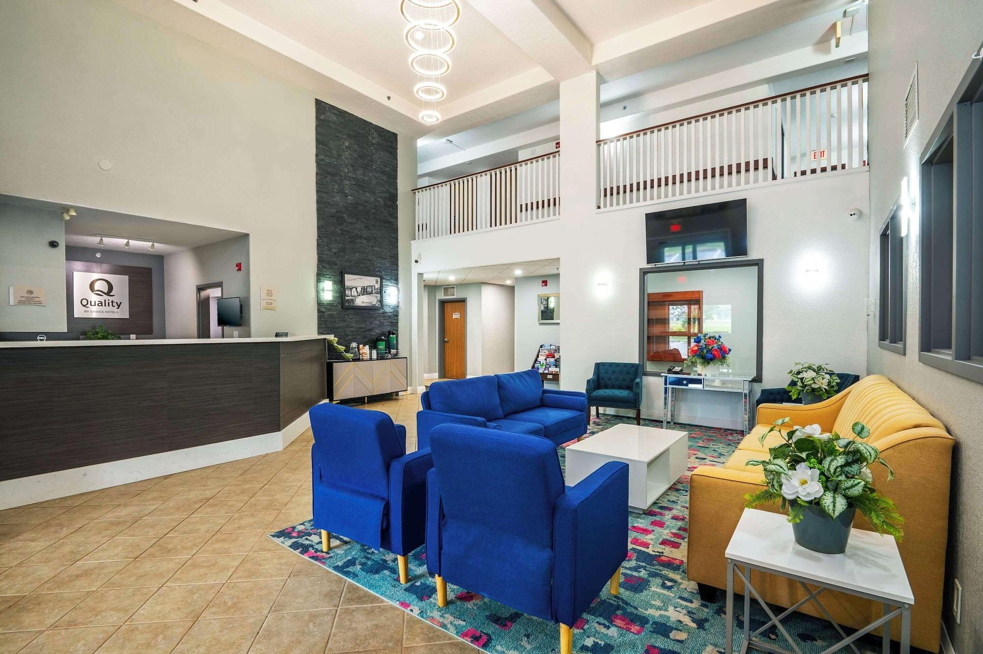 Vista Lobby Quality Inn & Suites