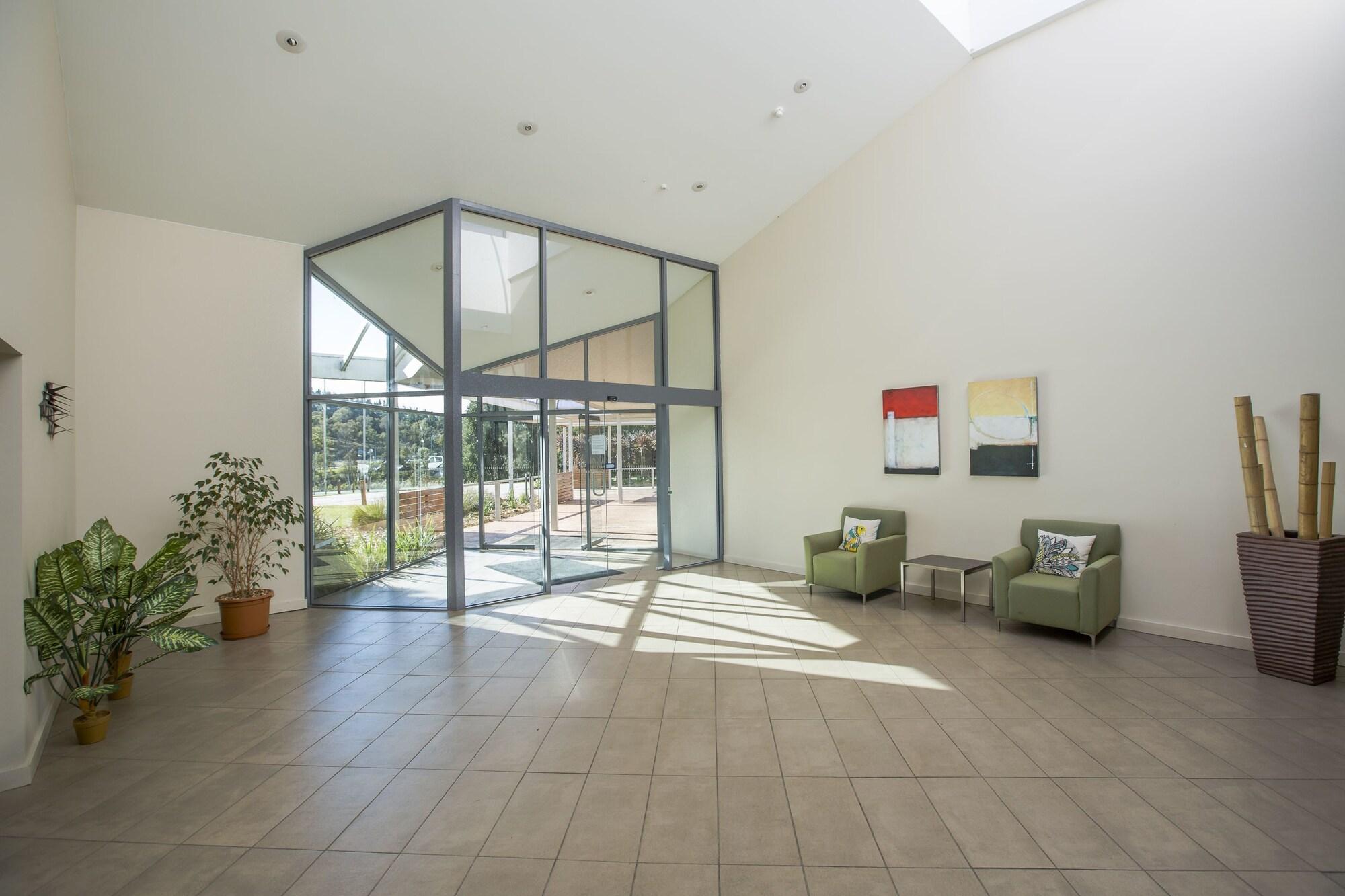 Vista Lobby ibis Styles Canberra Eaglehawk
