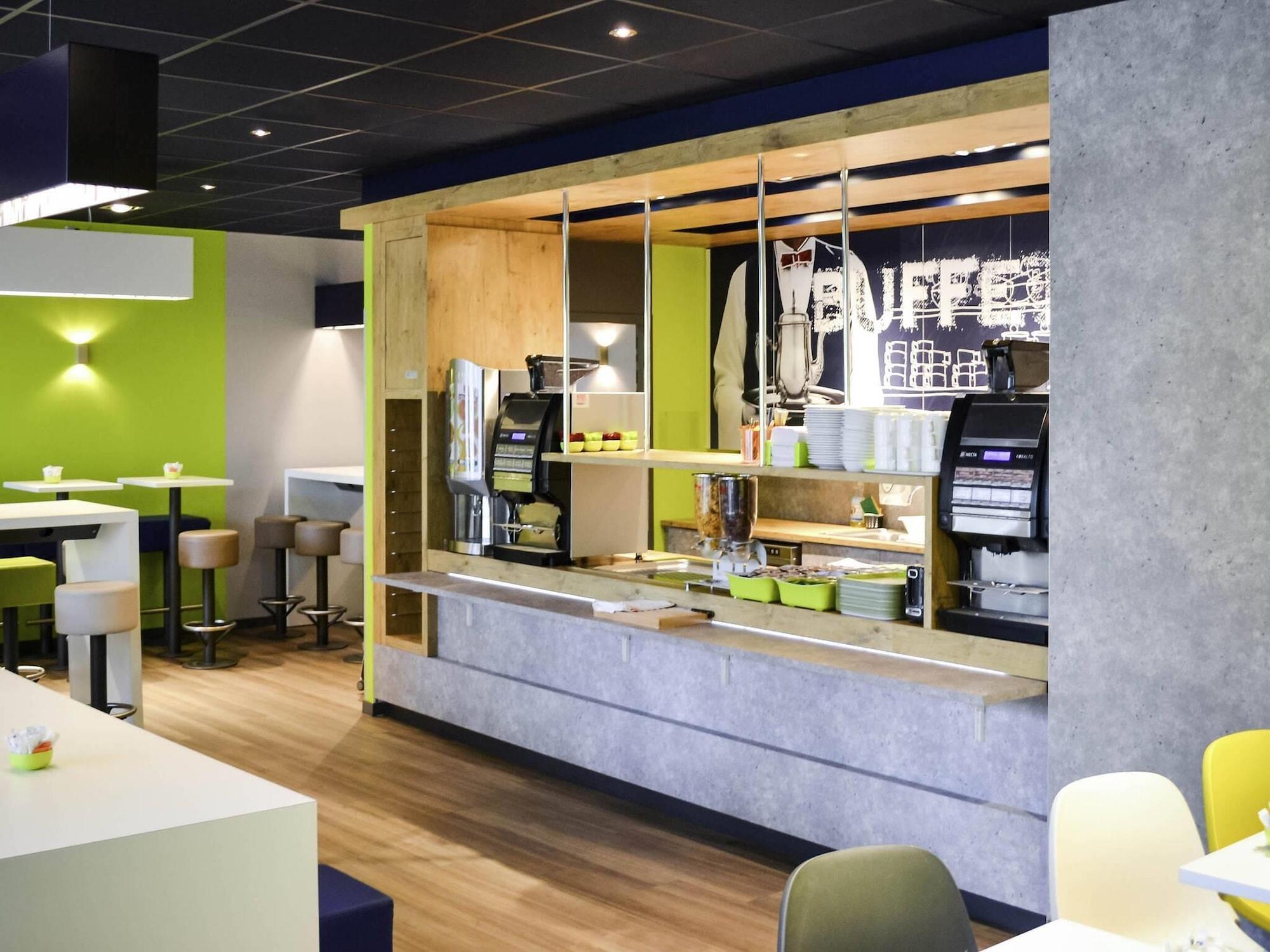 Varios ibis budget Paris Porte de Vanves