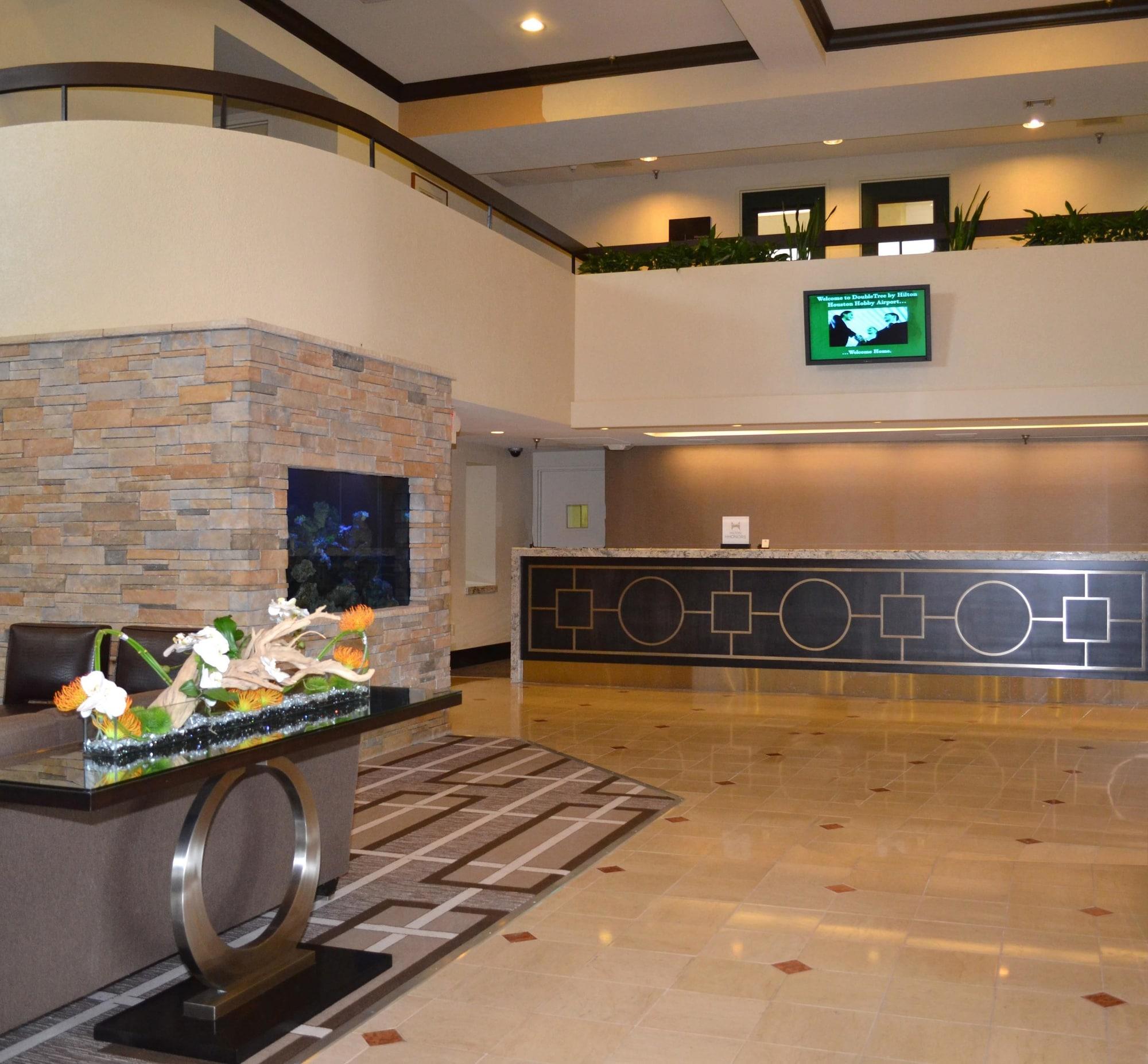 Vista Lobby Doubletree by Hilton Houston Hobby Airport
