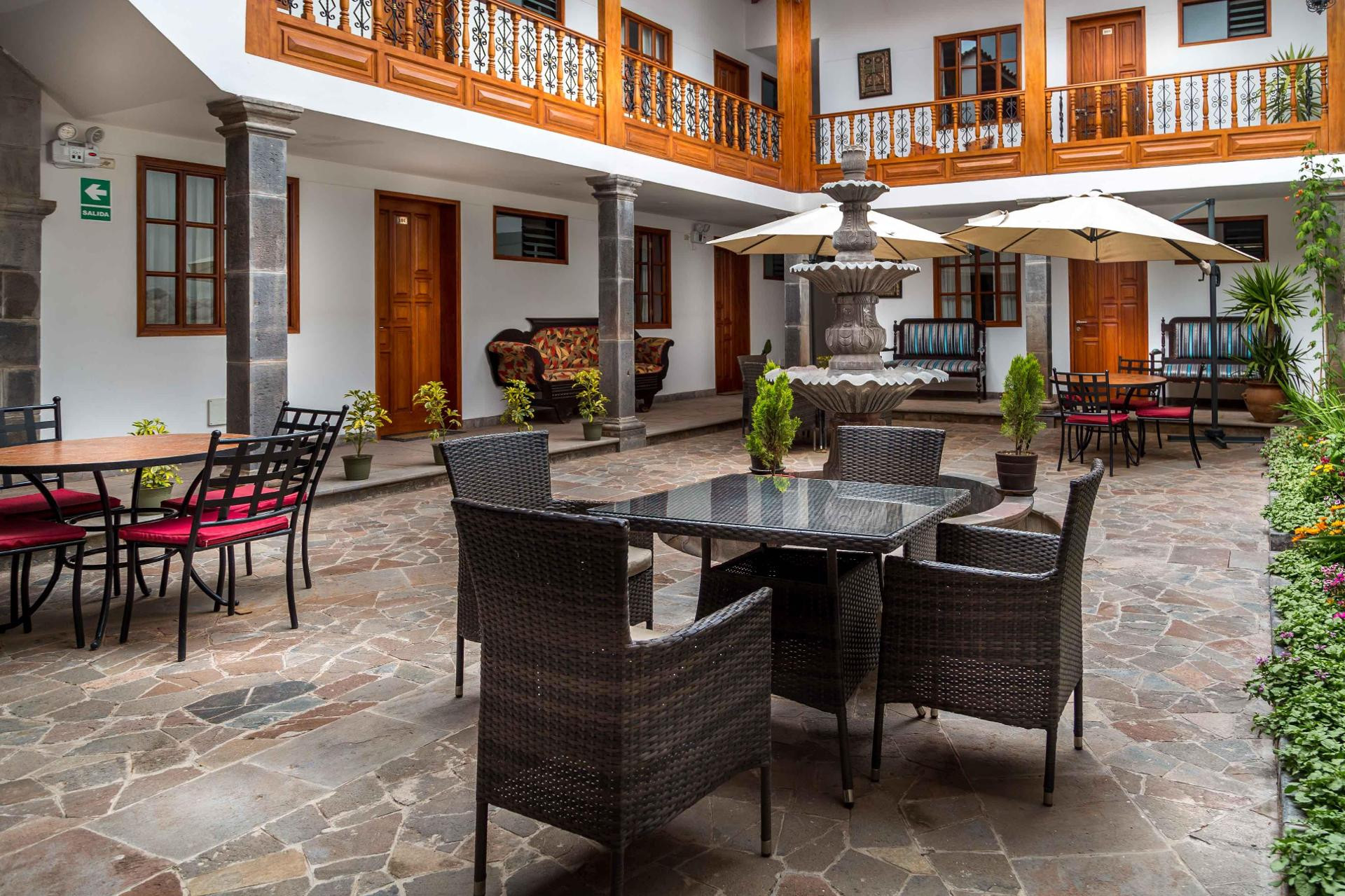 Vista Exterior Illa Hotel