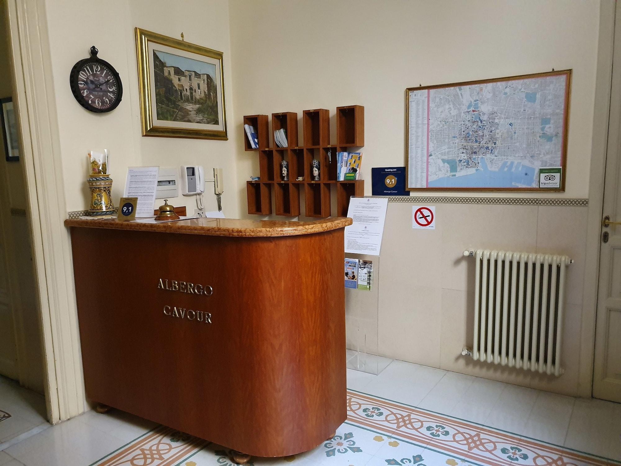 Varios Albergo Cavour