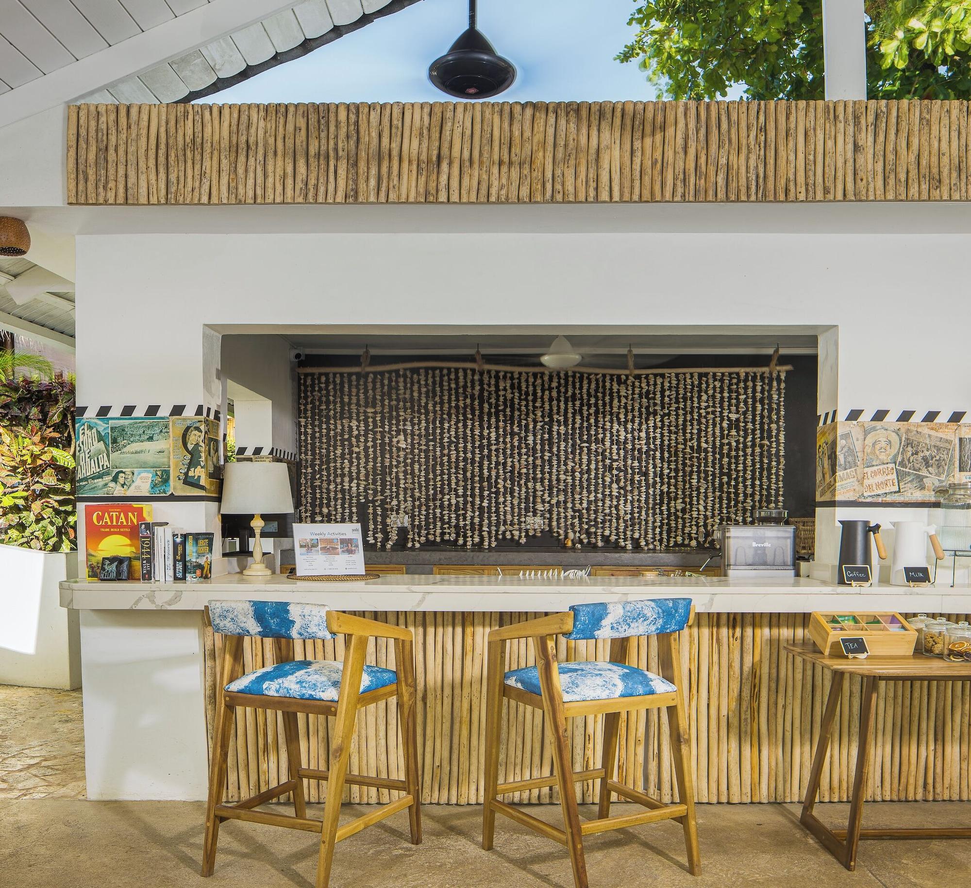 Vista Lobby El Encuentro Surf Lodge