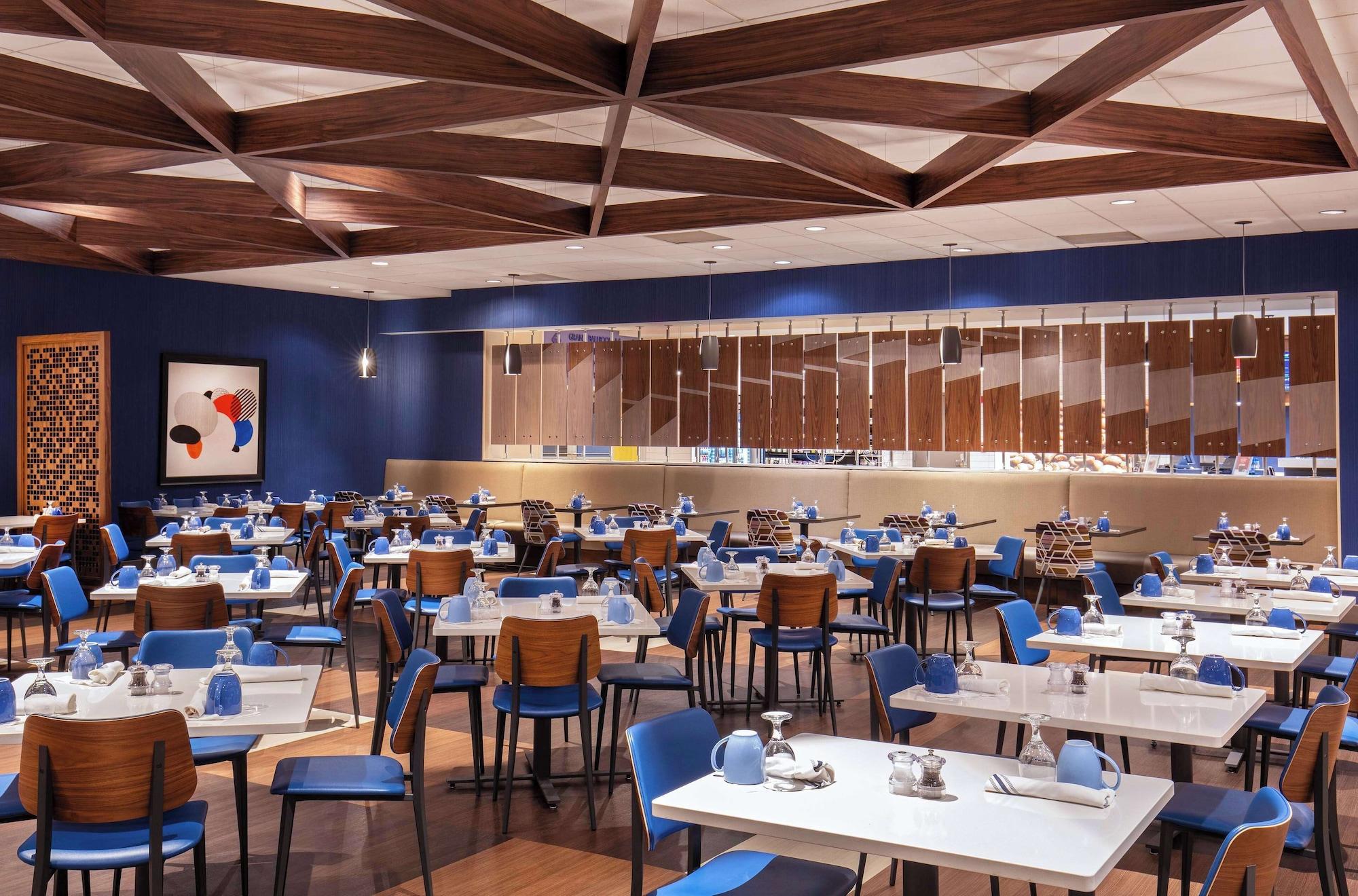 Bar/Salón Courtland Grand Hotel, Trademark Collection by Wyndham