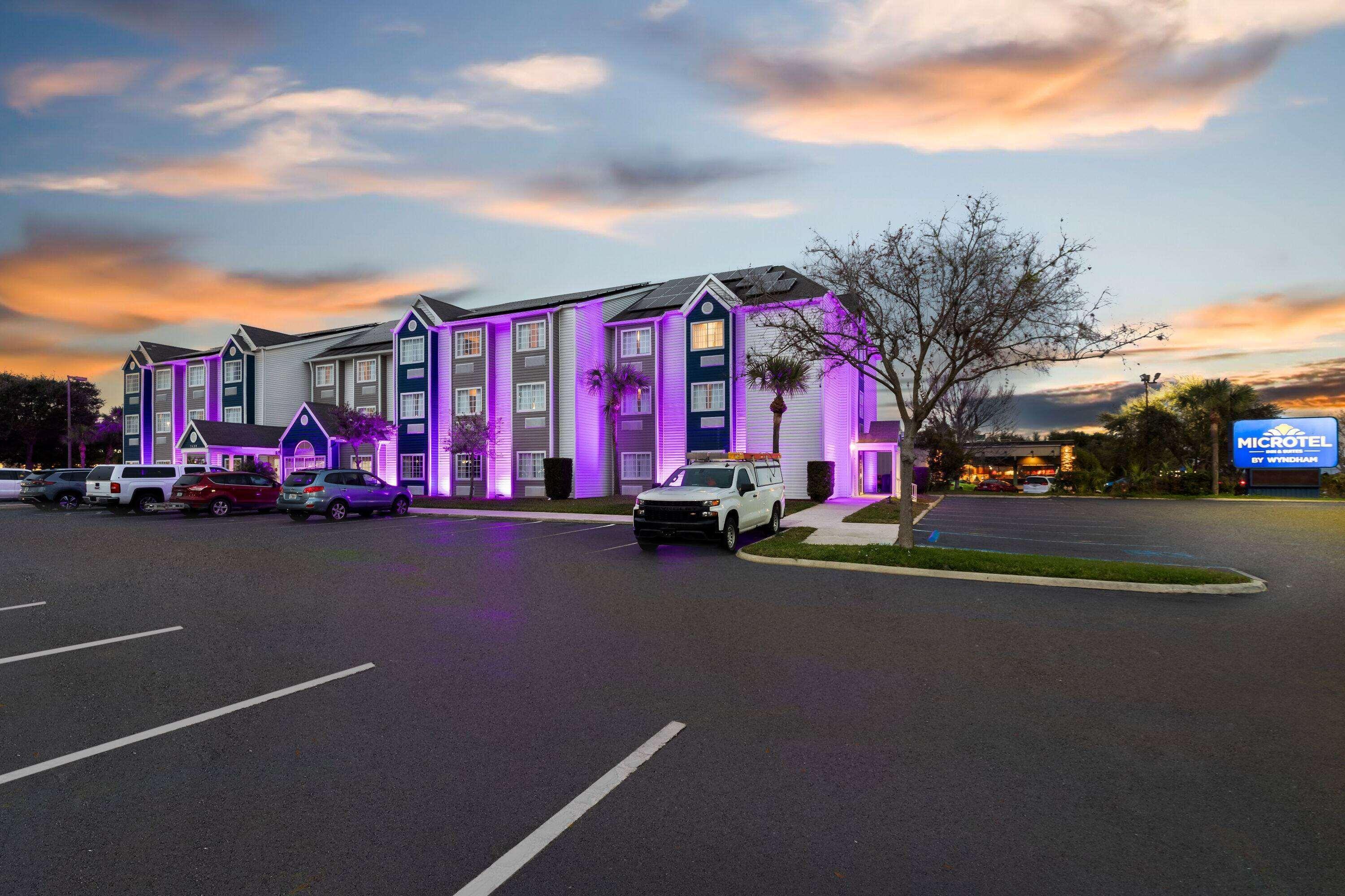 Vista Exterior Microtel Inn & Suites by Wyndham Zephyrhills