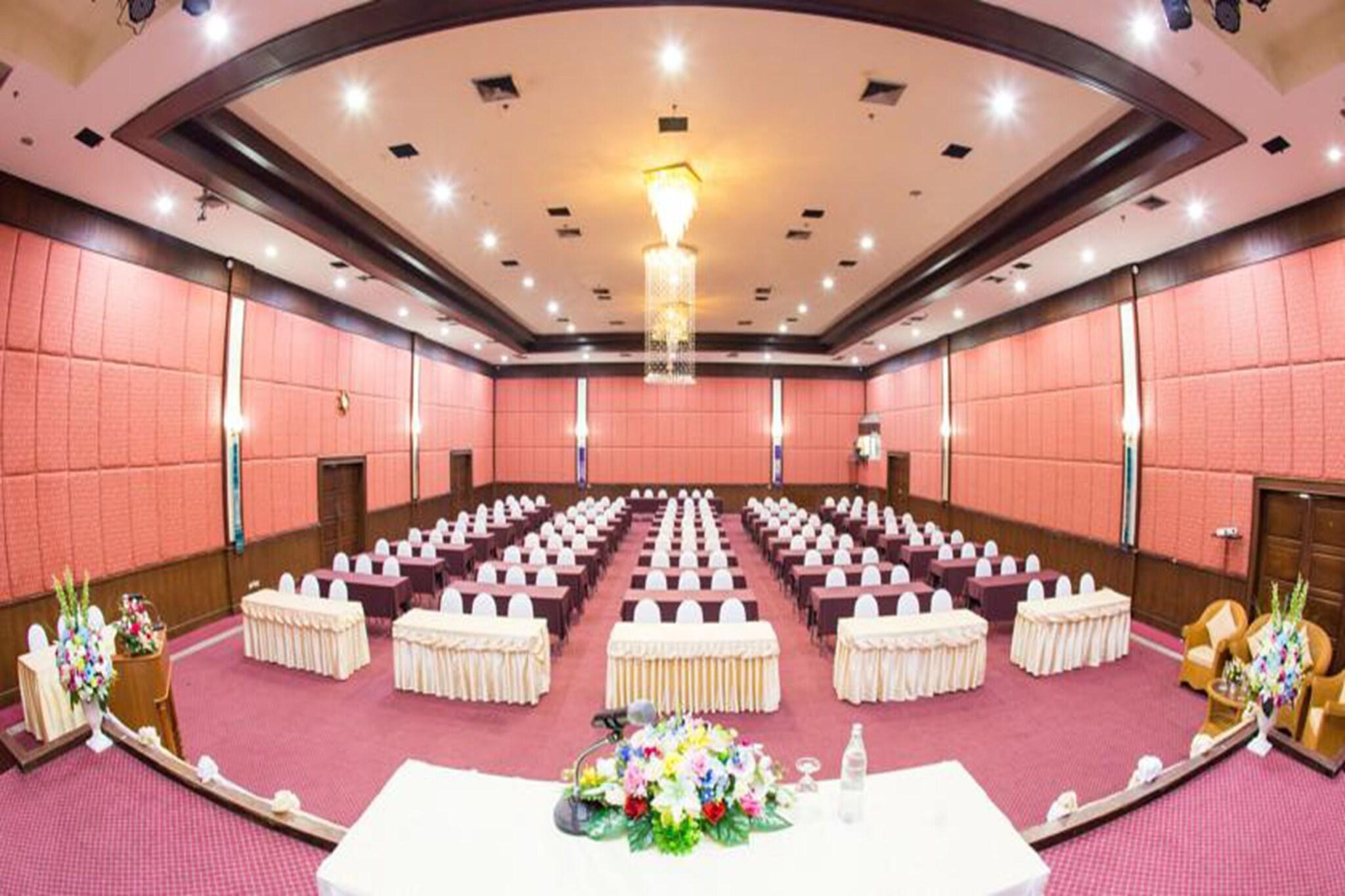 Centro de Negocios Gateway Hotel Phayao