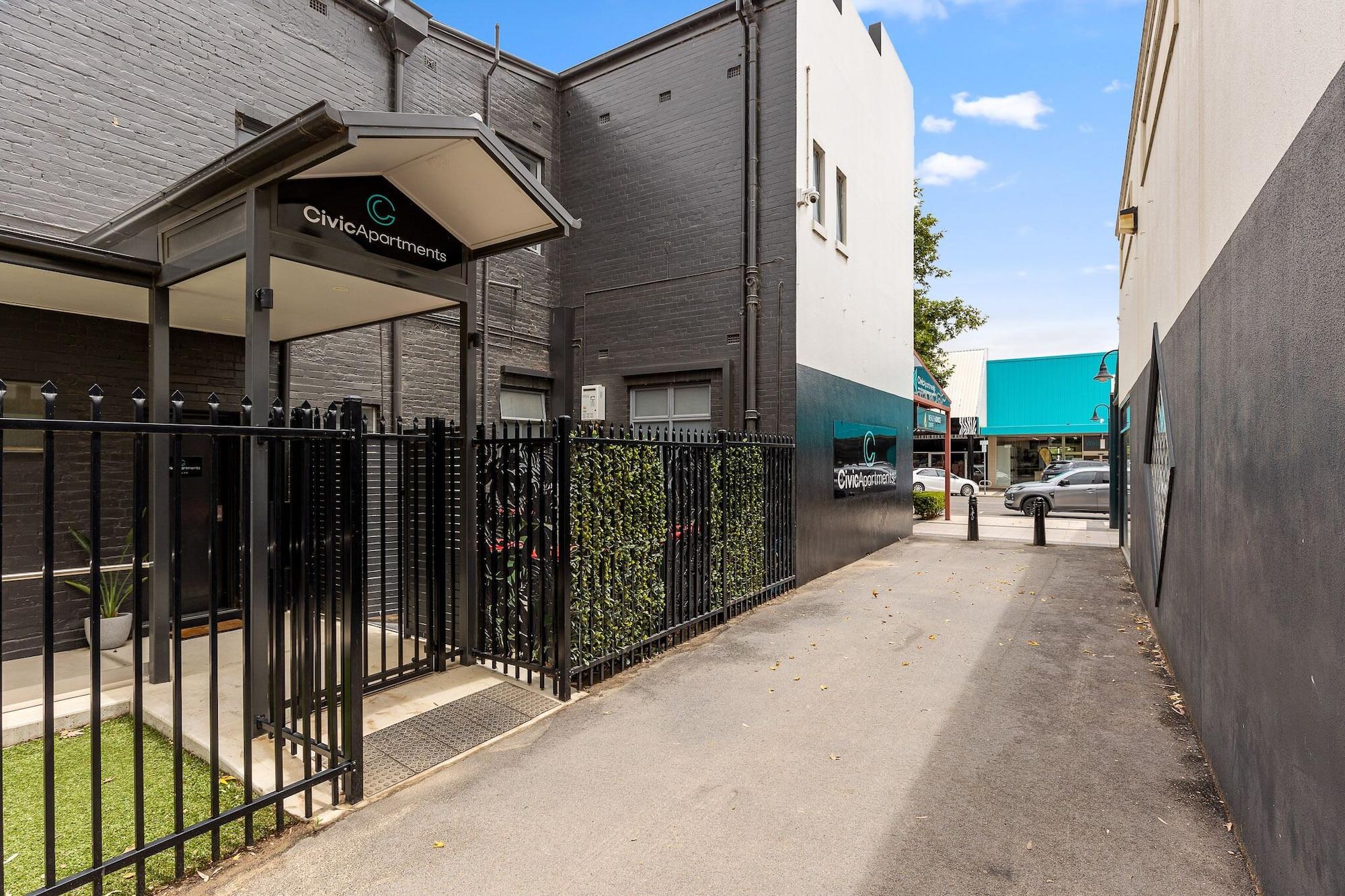 Vista Exterior Civic Apartments