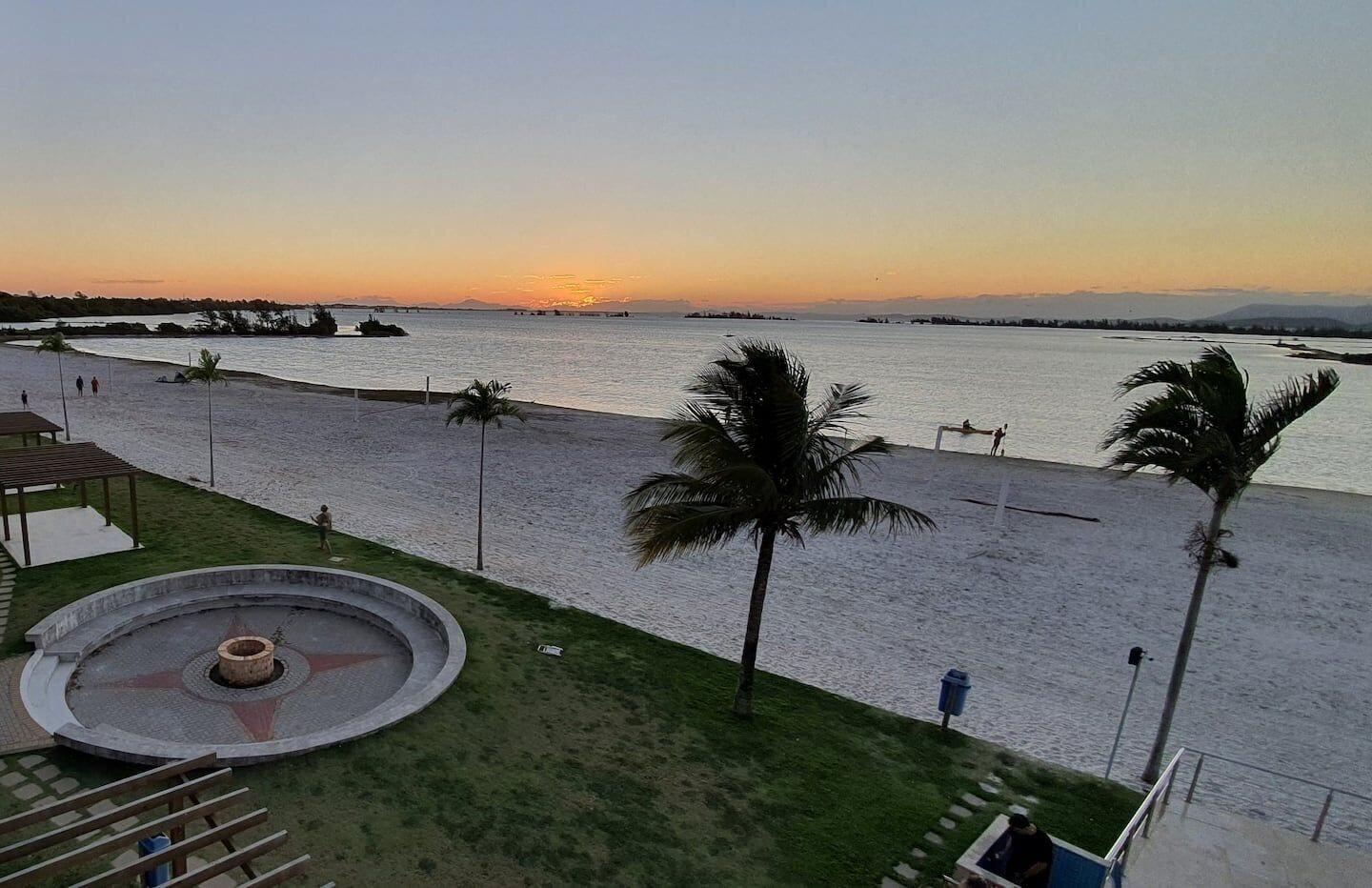 Vista Exterior Golden Lake