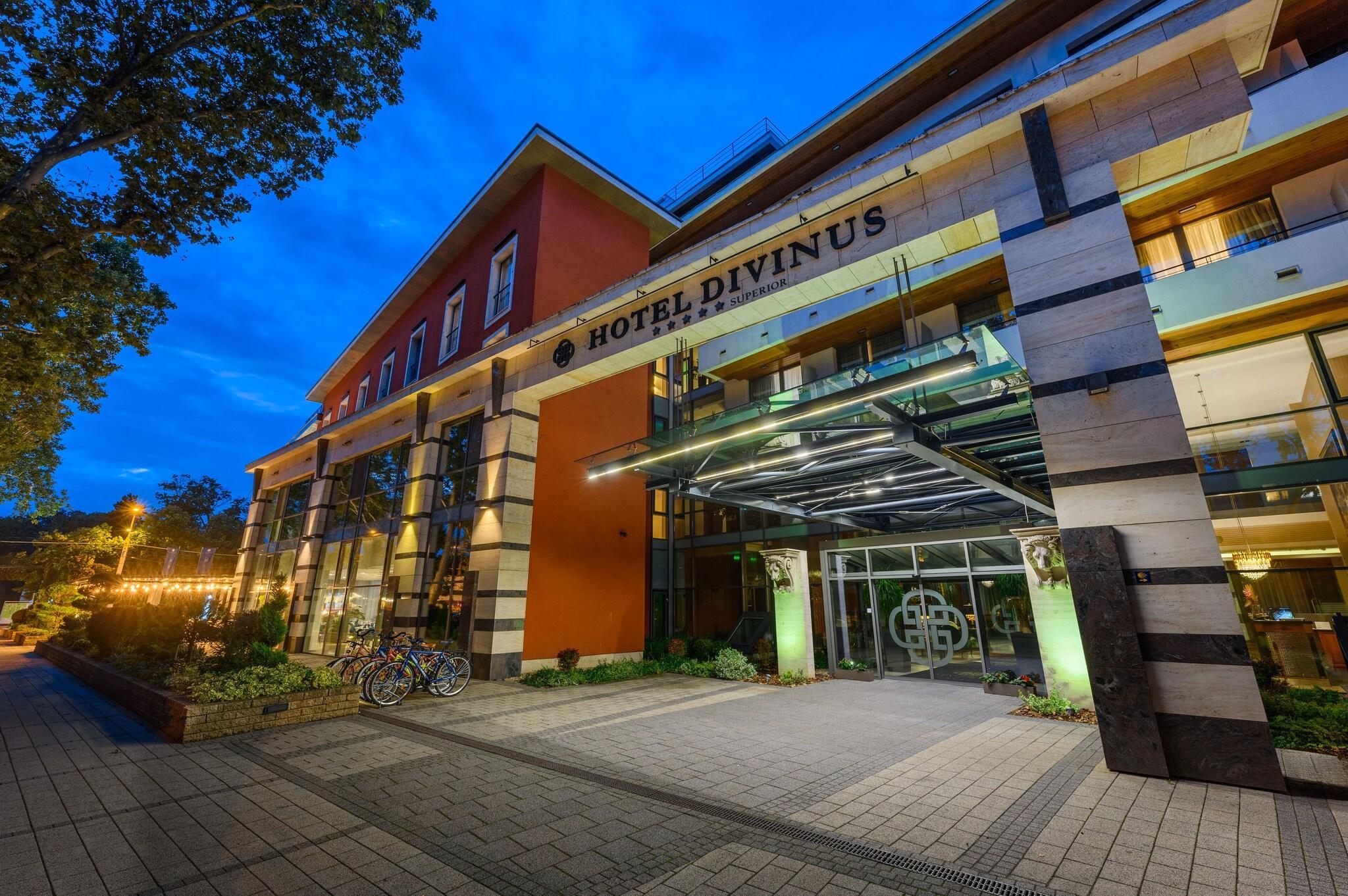 Vista Exterior Hotel Divinus