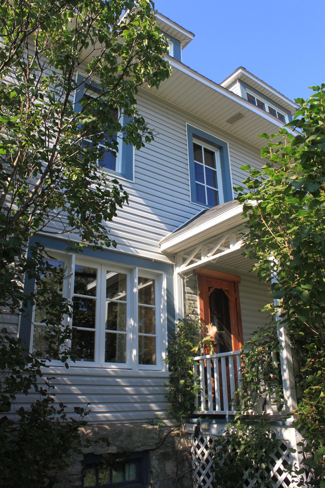 Varios La Maison sous les Lilas