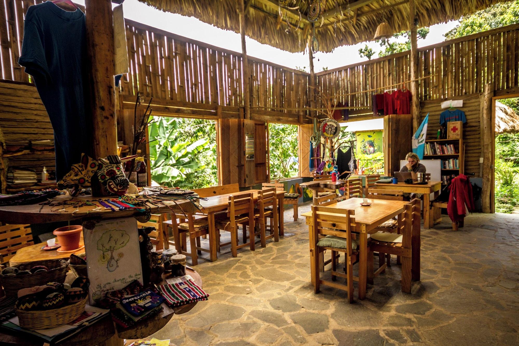 Vista Lobby Eco Hotel MayAchik