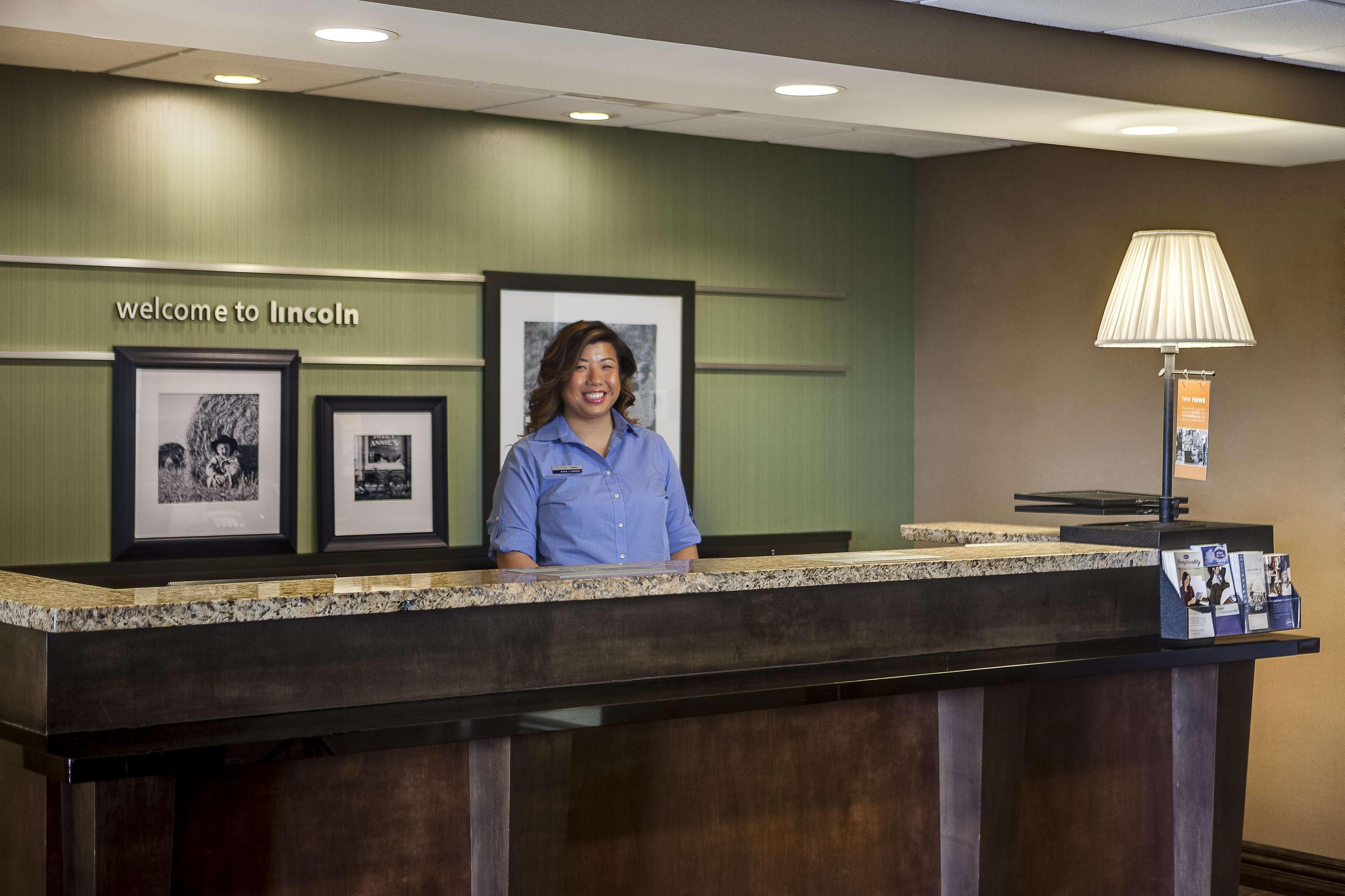 Vista Lobby Hampton Inn & Suites Lincoln - Northeast I-80
