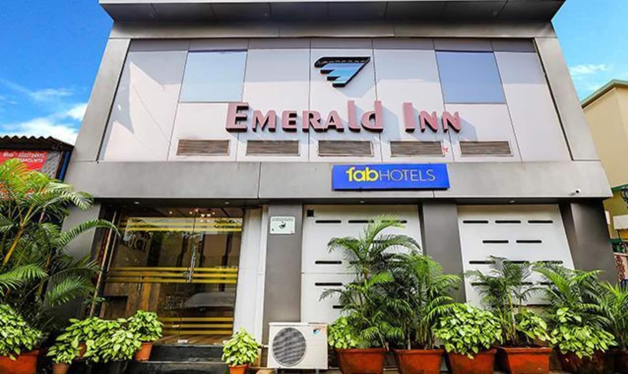 Vista Exterior Fabexpress Emerald Inn