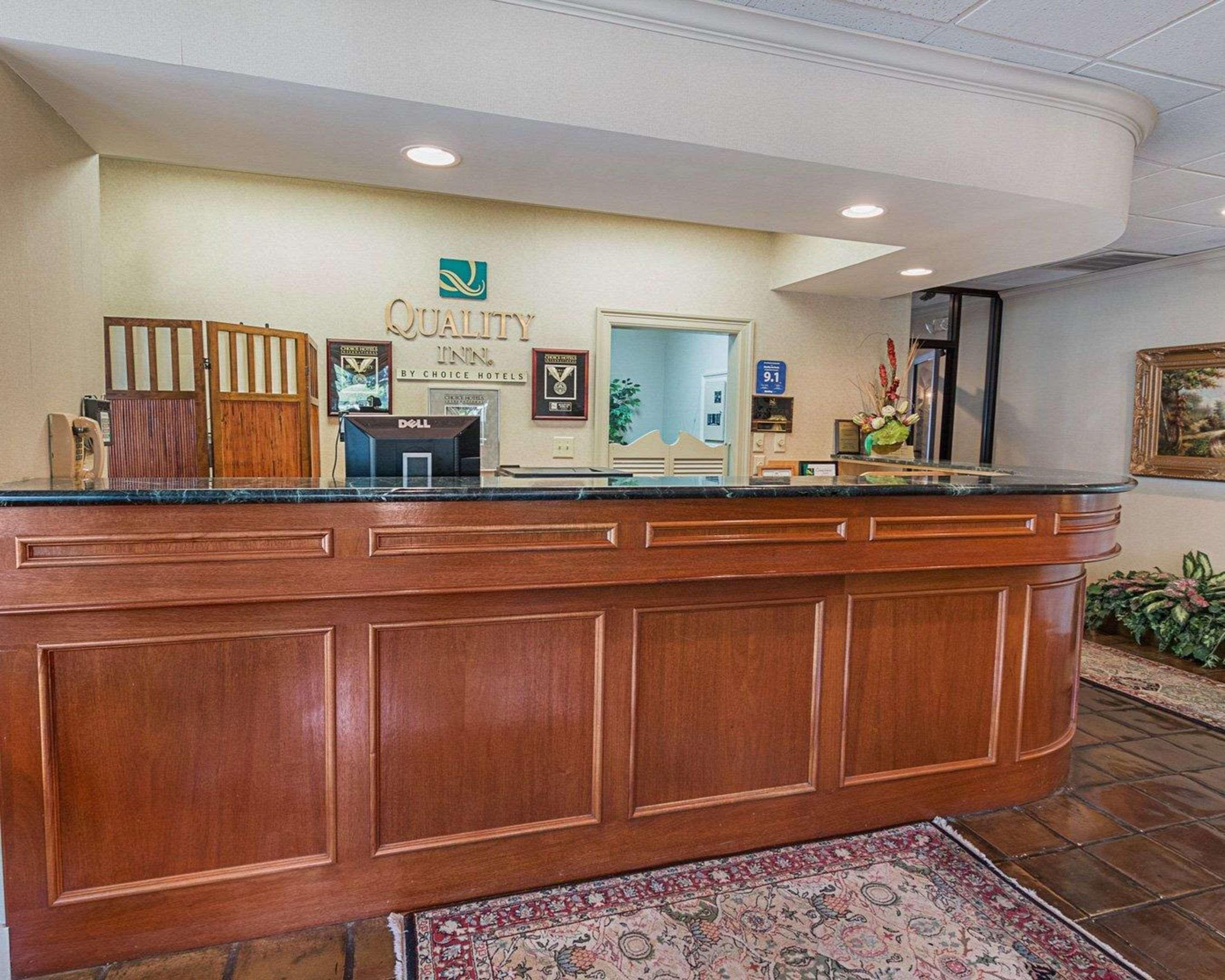 Vista Lobby Quality Inn Ennis