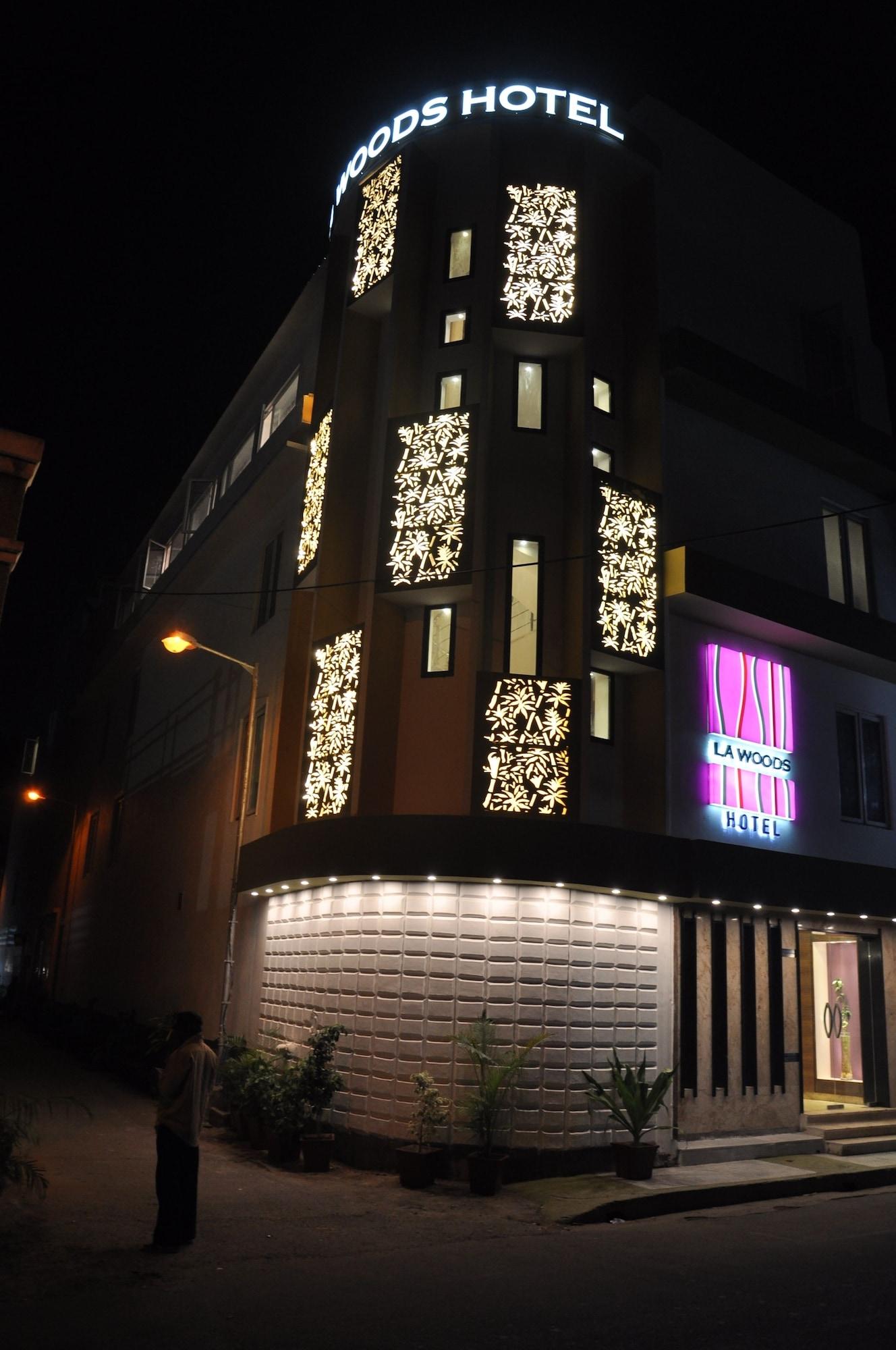 Vista Exterior La Woods Hotel
