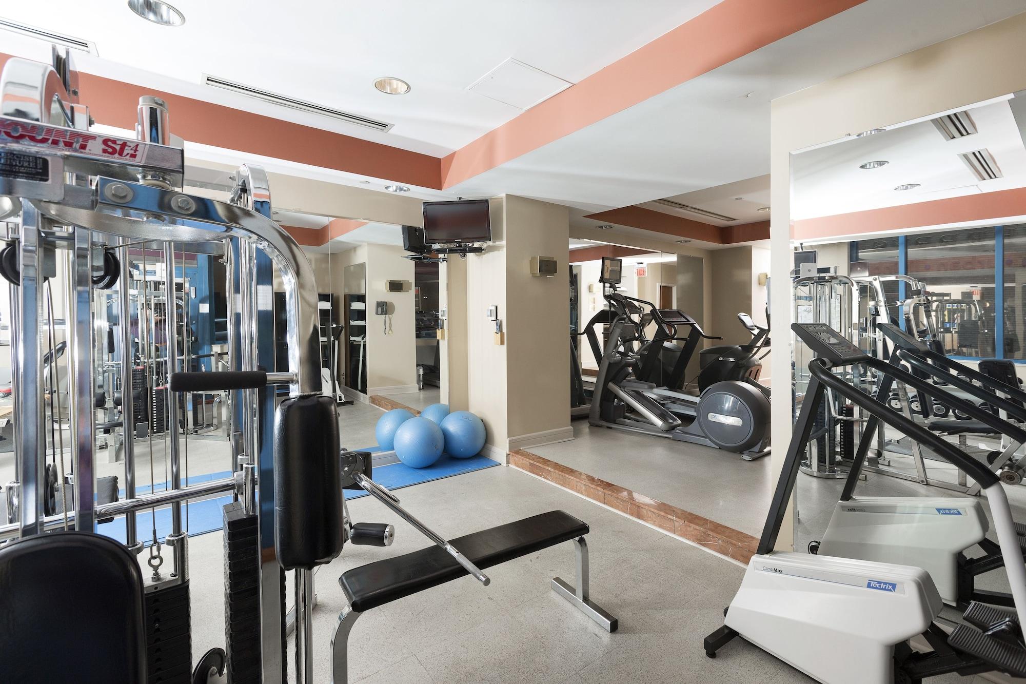 Gimnasio The Cincinnatian Hotel Curio Collection by Hilton