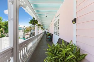 Alojamiento - The Palms Hotel