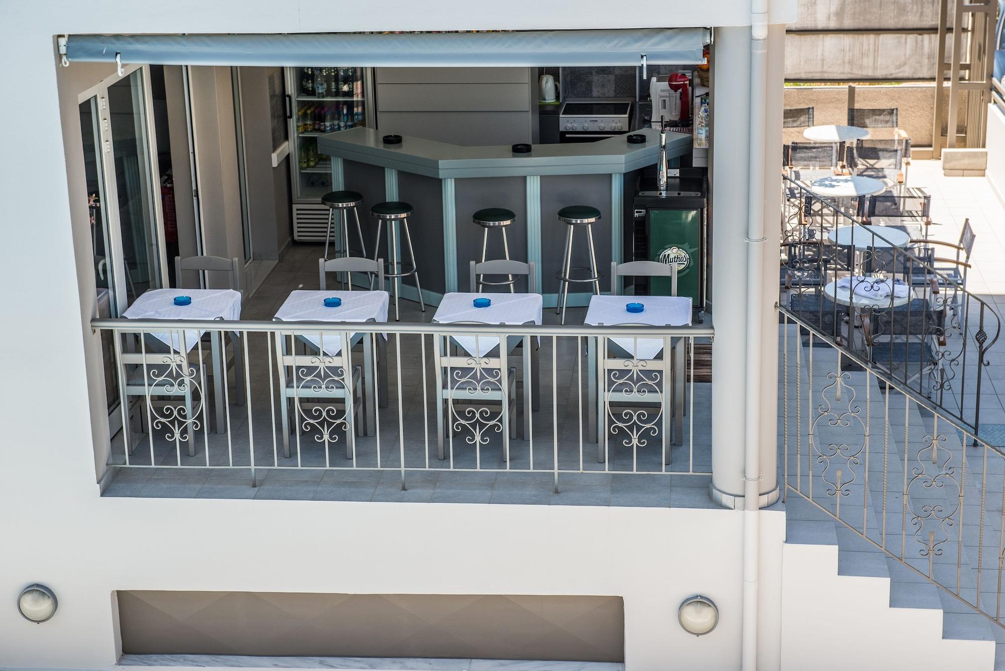 Bar/Salón Kiwi Apartments