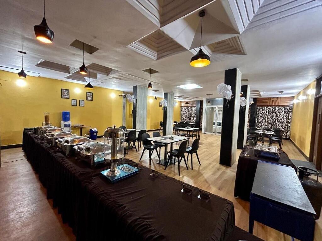 Restaurant New Hotel Suhail