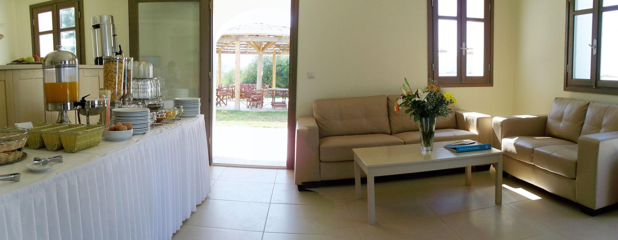 Vista Lobby Plaka Hotel II