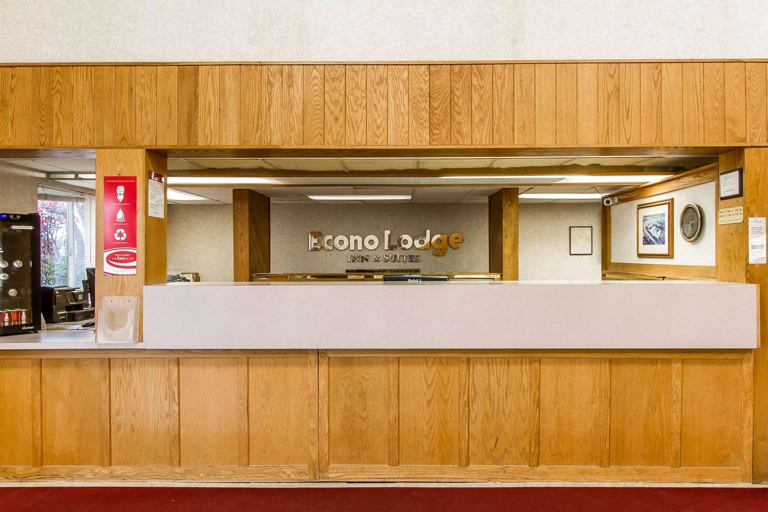 Vista Lobby Bloomington Inn I-55 and I-74