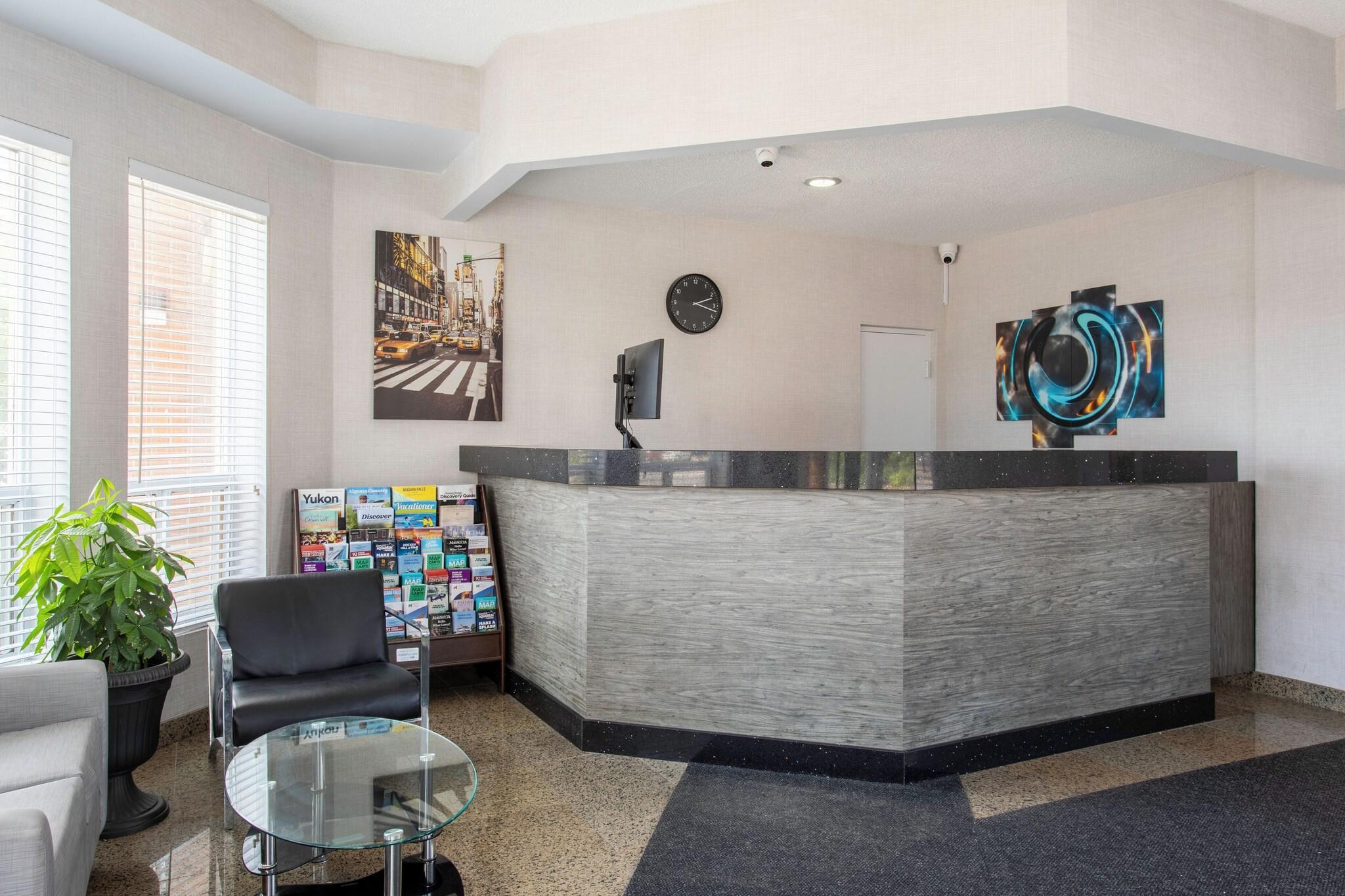 Vista Lobby Super 5 Inn