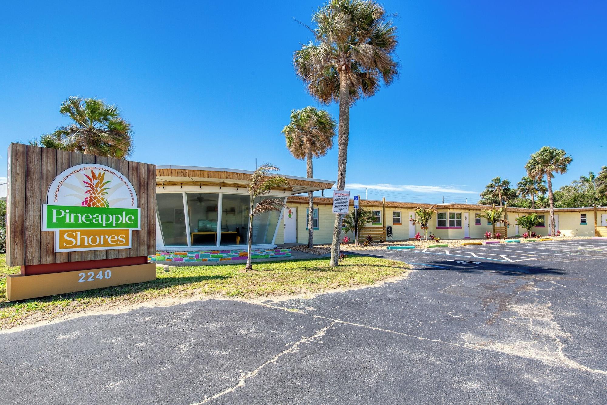 Vista Exterior Pineapple Shores Retro Inn