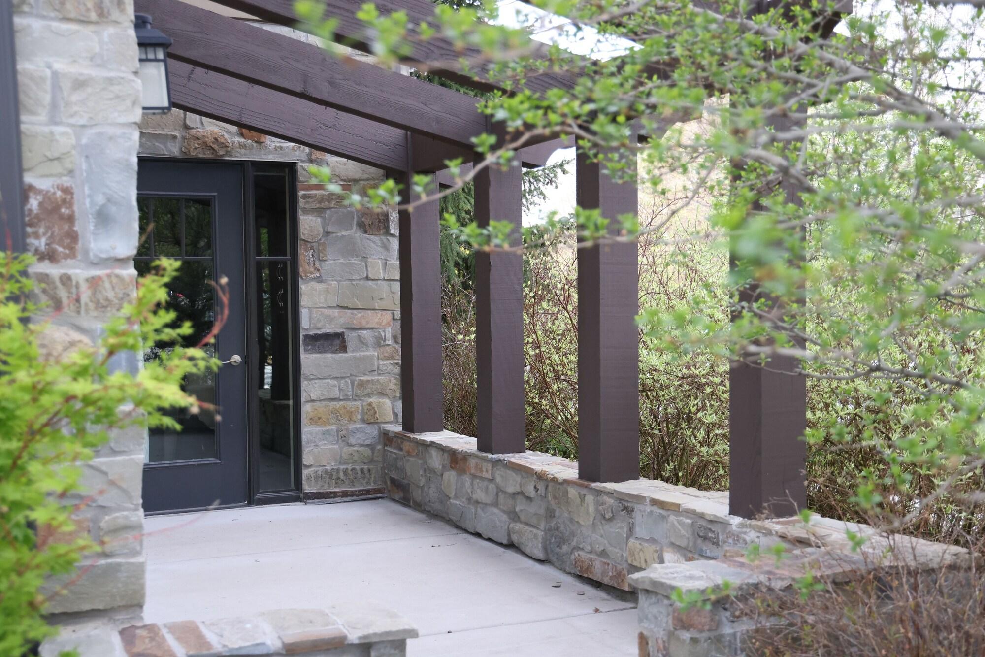 Vista Exterior Aspenwood Manor