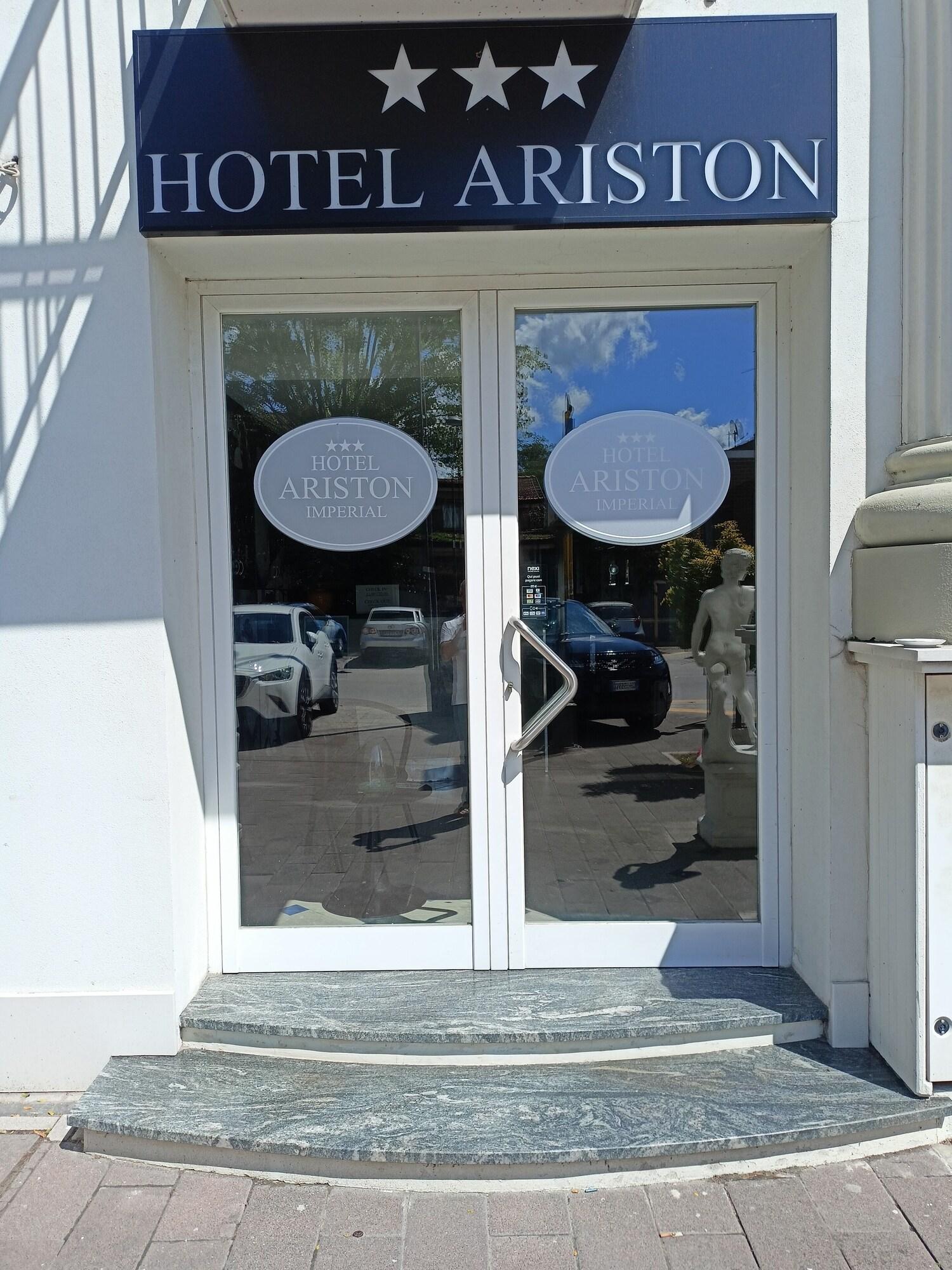 Vista Exterior Hotel Ariston