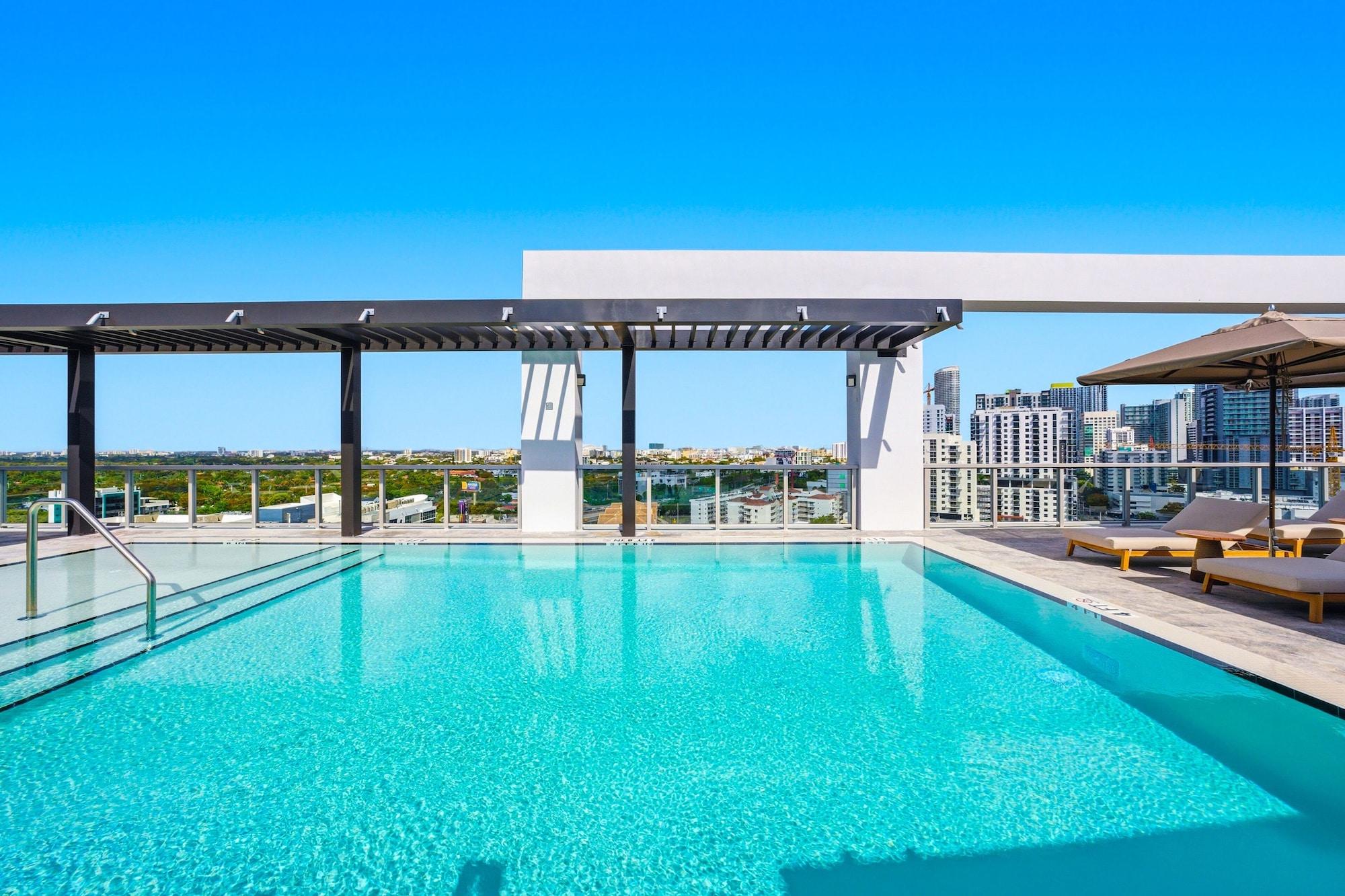 Vista Piscina Domus Brickell Park