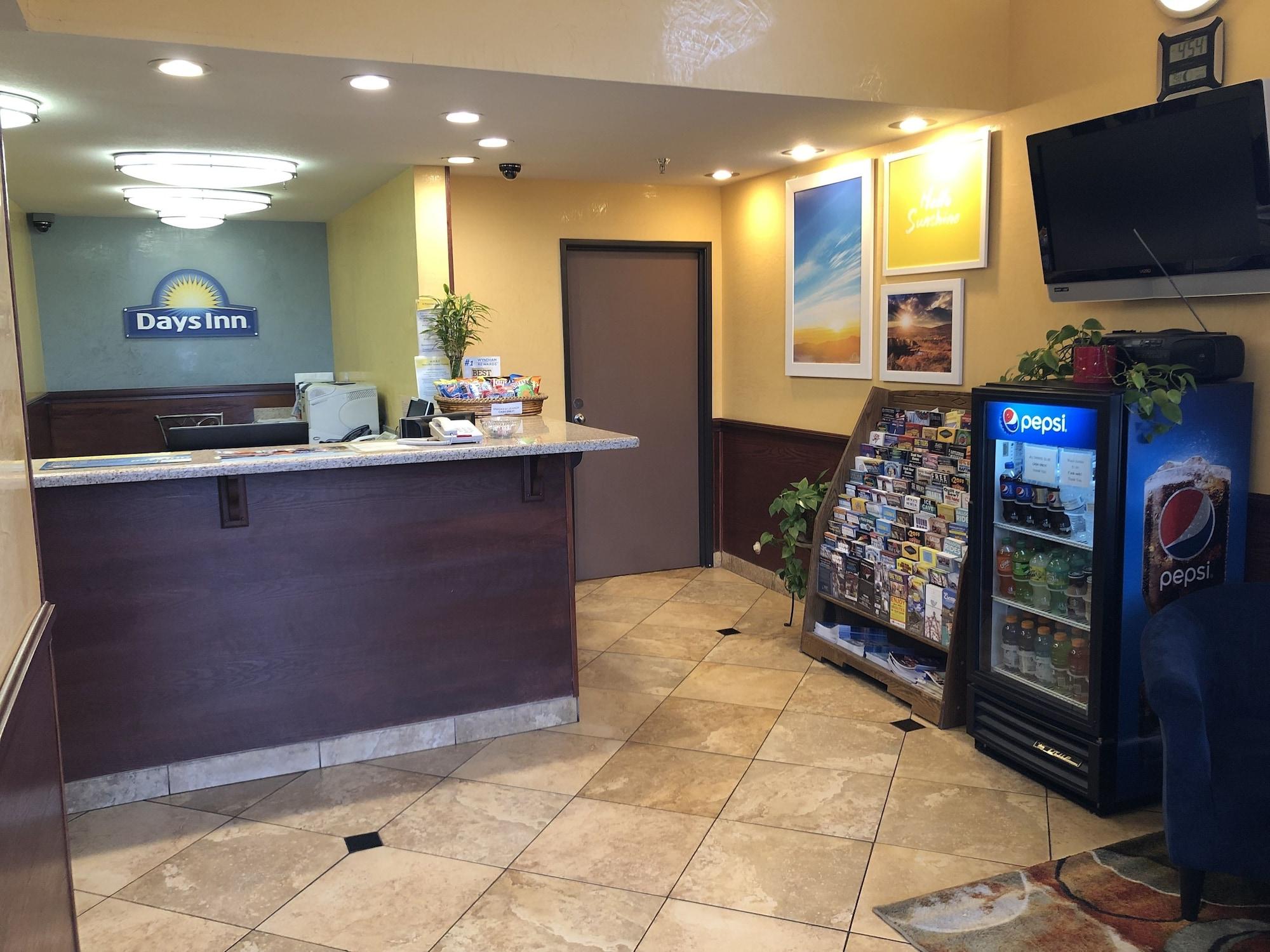 Vista Lobby Days Inn by Wyndham Rio Rancho